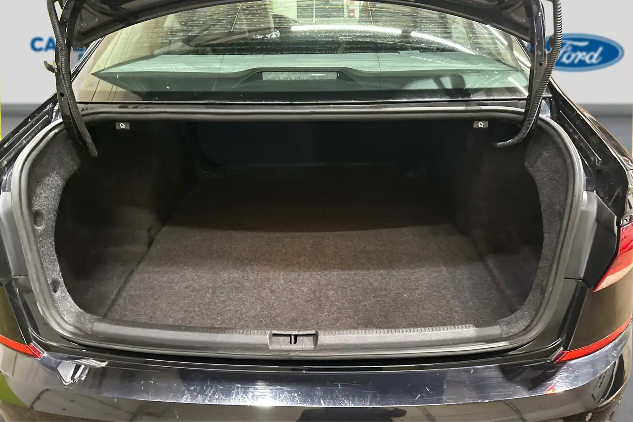Volkswagen Passat снимка Volkswagen Passat