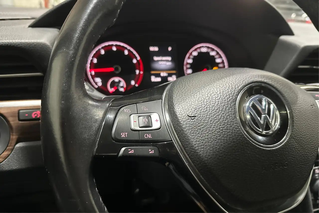 Volkswagen Passat снимка Volkswagen Passat