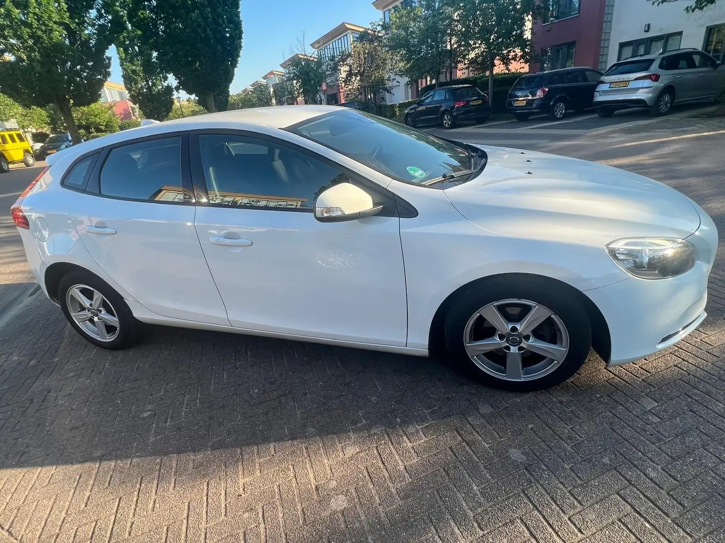 Volvo V40 1.6 D2 Kinetic Wit - 2
