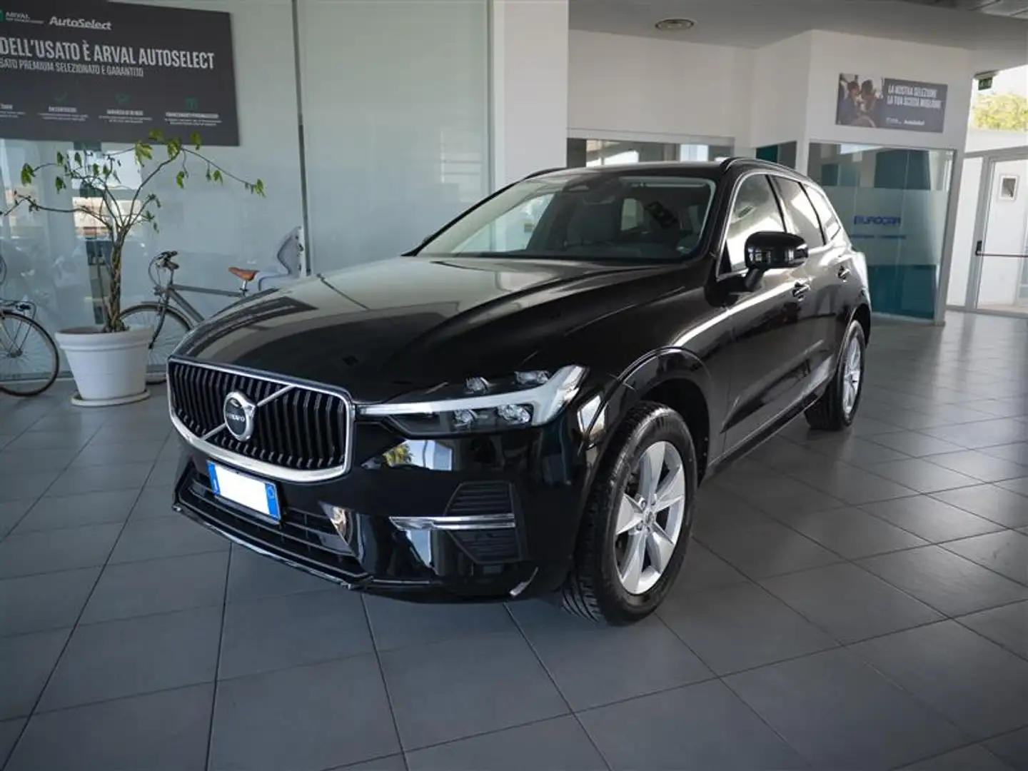 Volvo XC60 B4 D Automatic Core 200 cv 36 mesi garanzia Blu/Azzurro - 1