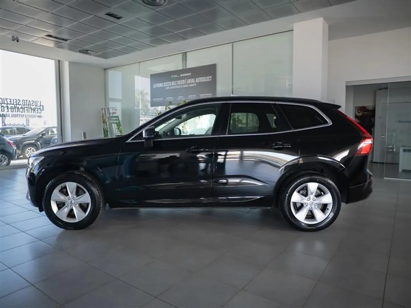 Volvo XC60 B4 D Automatic Core 200 cv 36 mesi garanzia Blu/Azzurro - 2