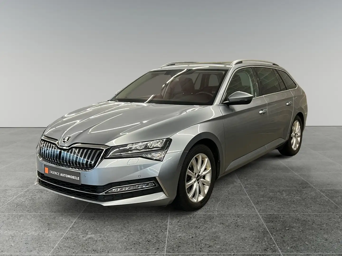 Skoda Superb Combi PHEV 1.4 TSI Style DSG -PANO-GAR 12 A 48 M- Grijs - 2