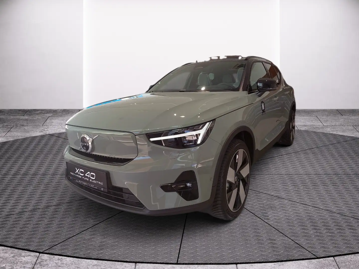 Volvo XC40 Twin Extanded Range 82kWh Ultimate Grün - 2