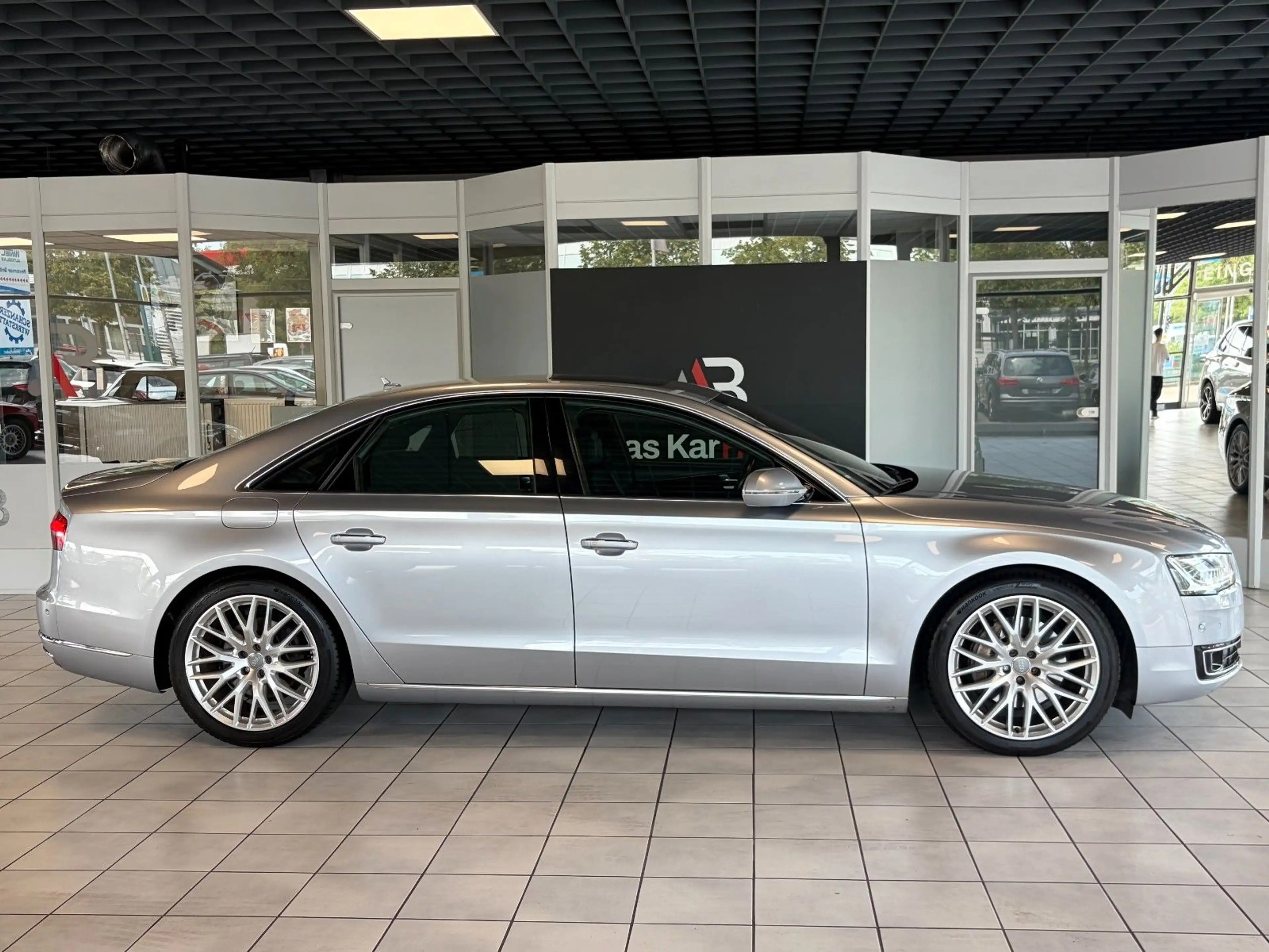 Audi A8 3.0 TDI quattro · Massage · ACC ·Matrix· Pano — photo 2