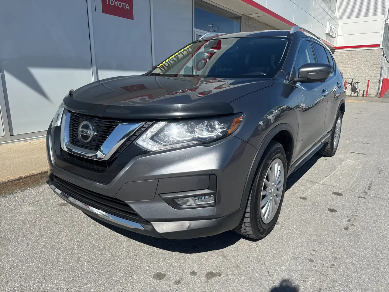 Nissan Rogue снимка Nissan Rogue