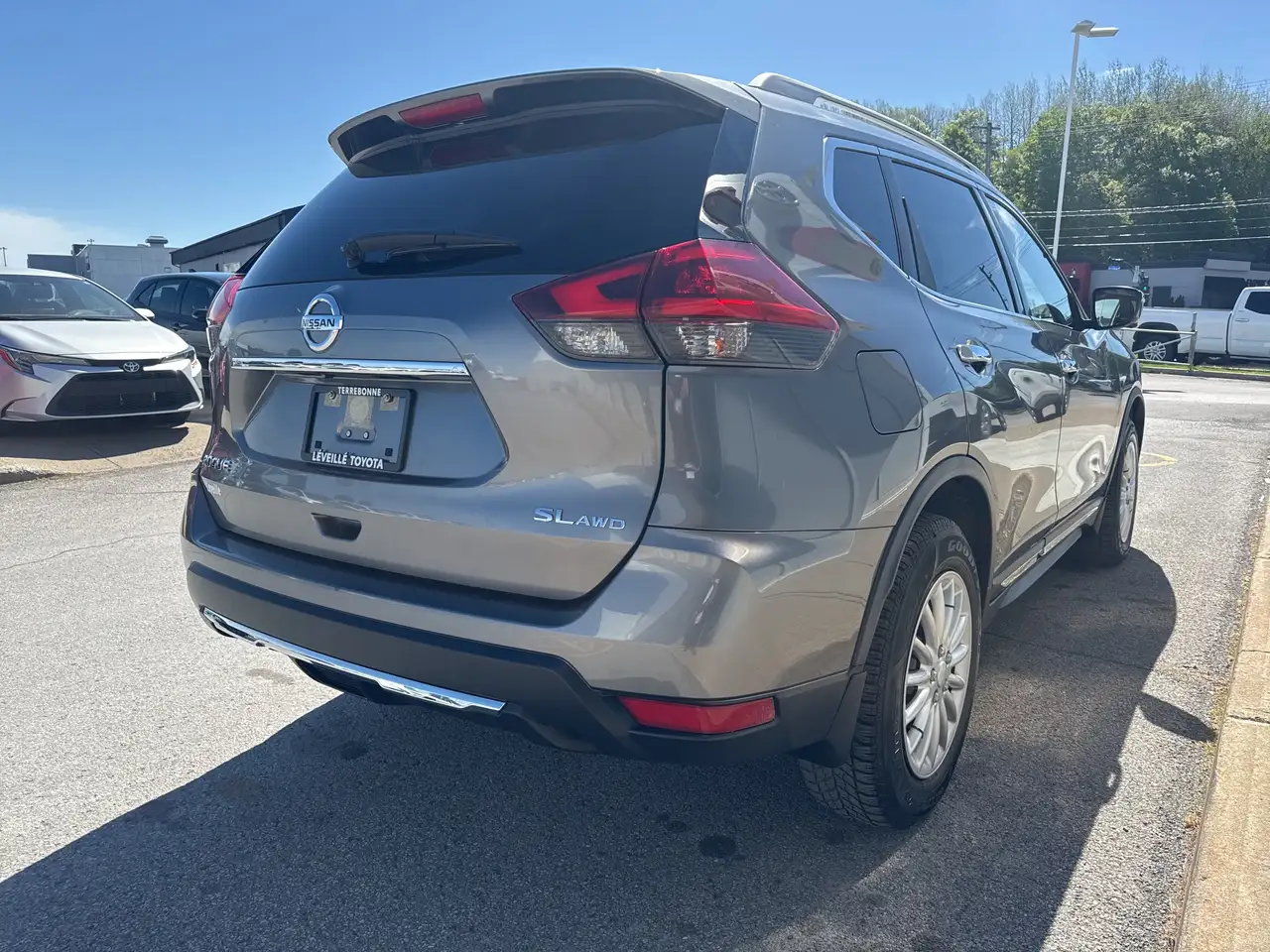 Nissan Rogue снимка Nissan Rogue