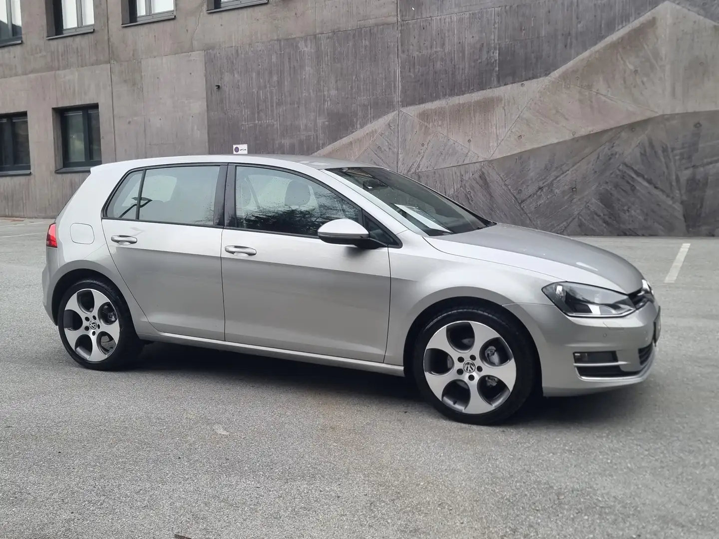 Volkswagen Golf Highline 1,6 BMT TDI DPF 4Motion Grau - 1