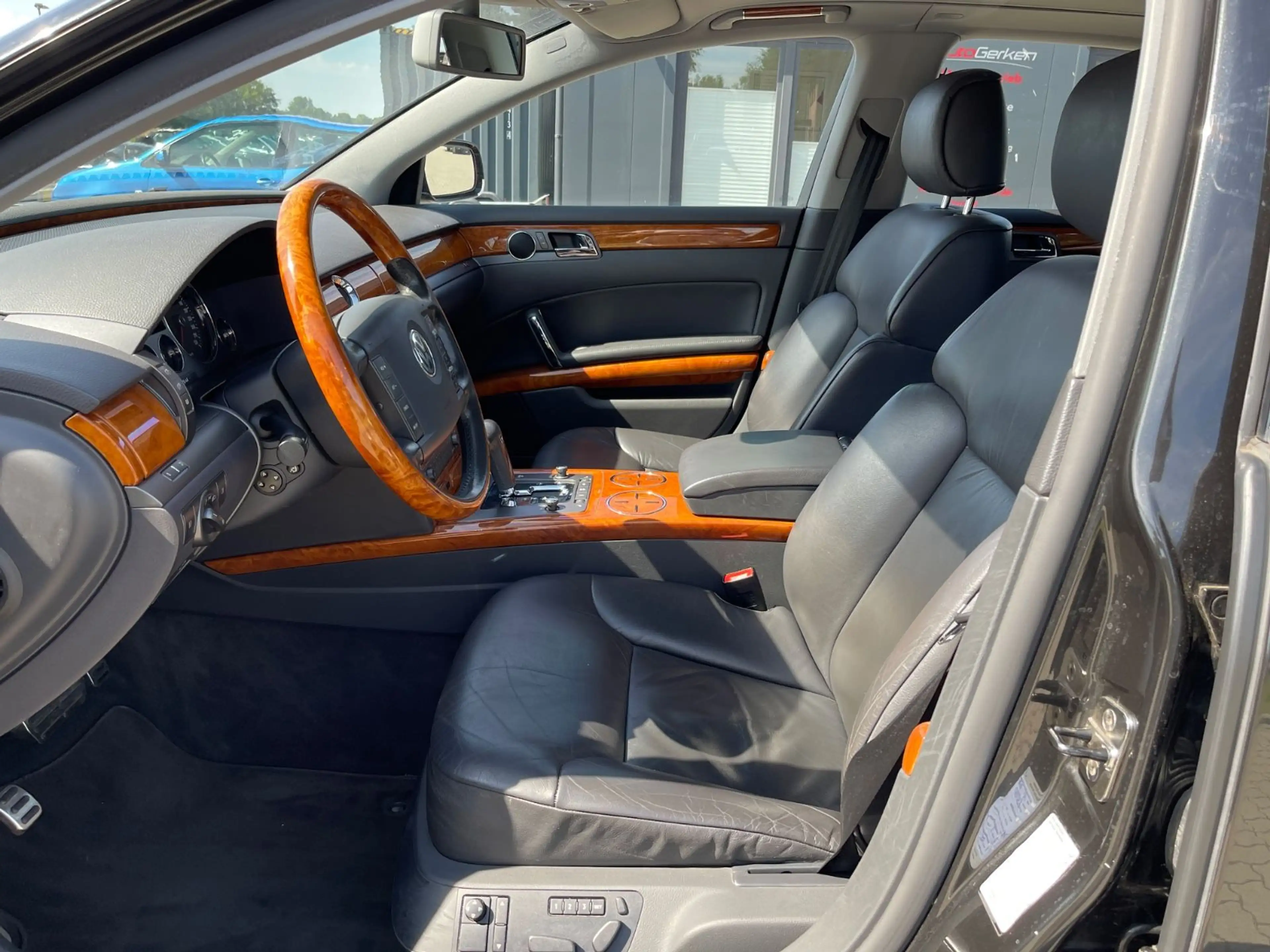 Volkswagen Phaeton V8 4Motion 2HD 18 Zoll 5-Sitzer — photo 10