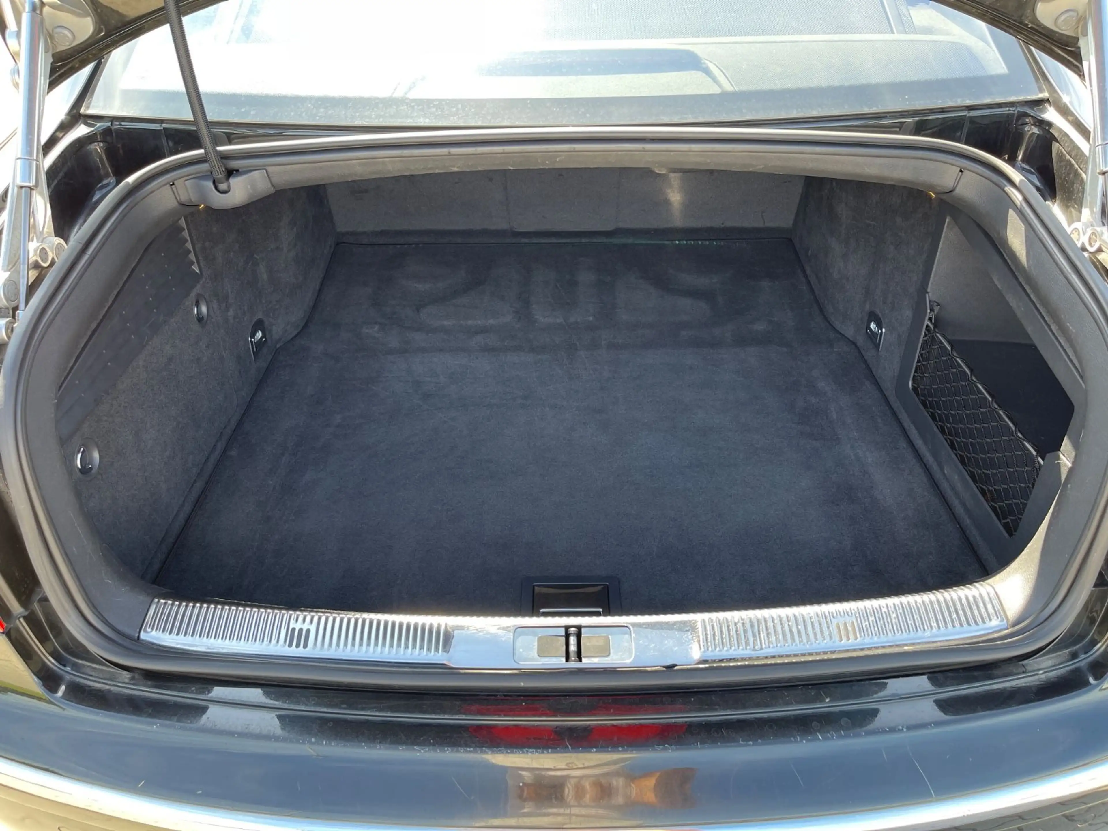 Volkswagen Phaeton V8 4Motion 2HD 18 Zoll 5-Sitzer — photo 14