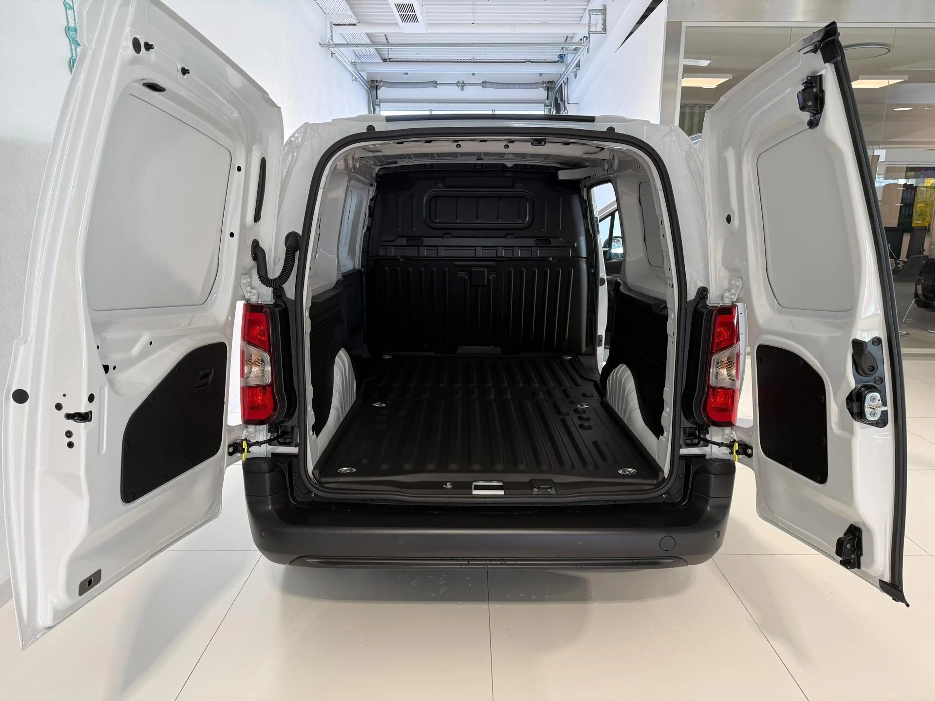 Fiat Doblo Länge XL Erhöhte Nutzlast 1.5 BlueHDi 75 kW (10... — photo 7