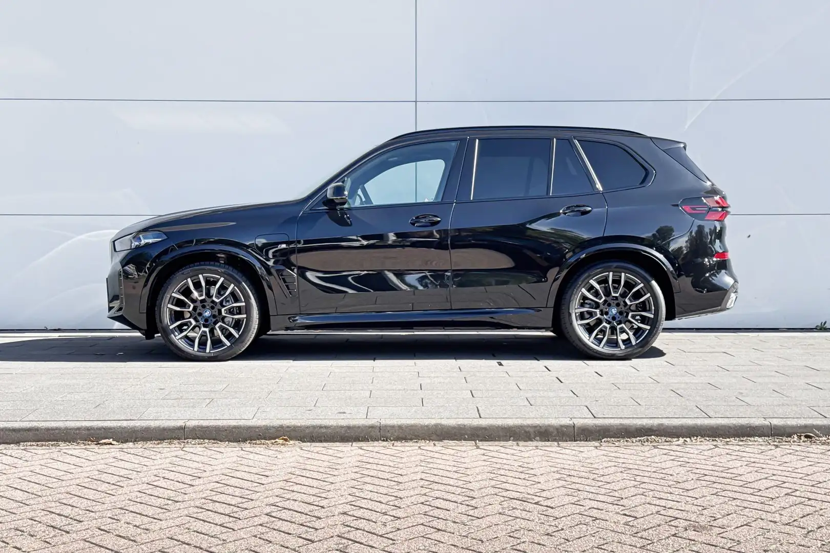 BMW X5 xDrive50e Schwarz - 2