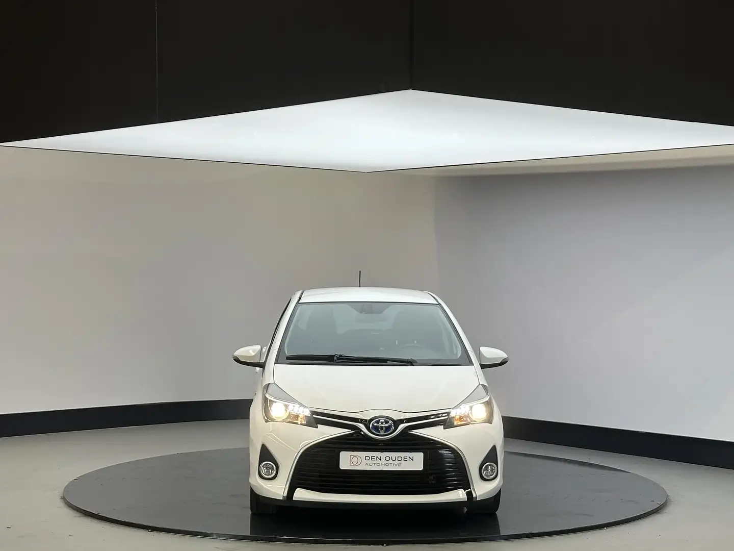 Toyota Yaris 1.5 Hybrid Comfort Automaat | LM Velgen |Cam achte Wit - 2