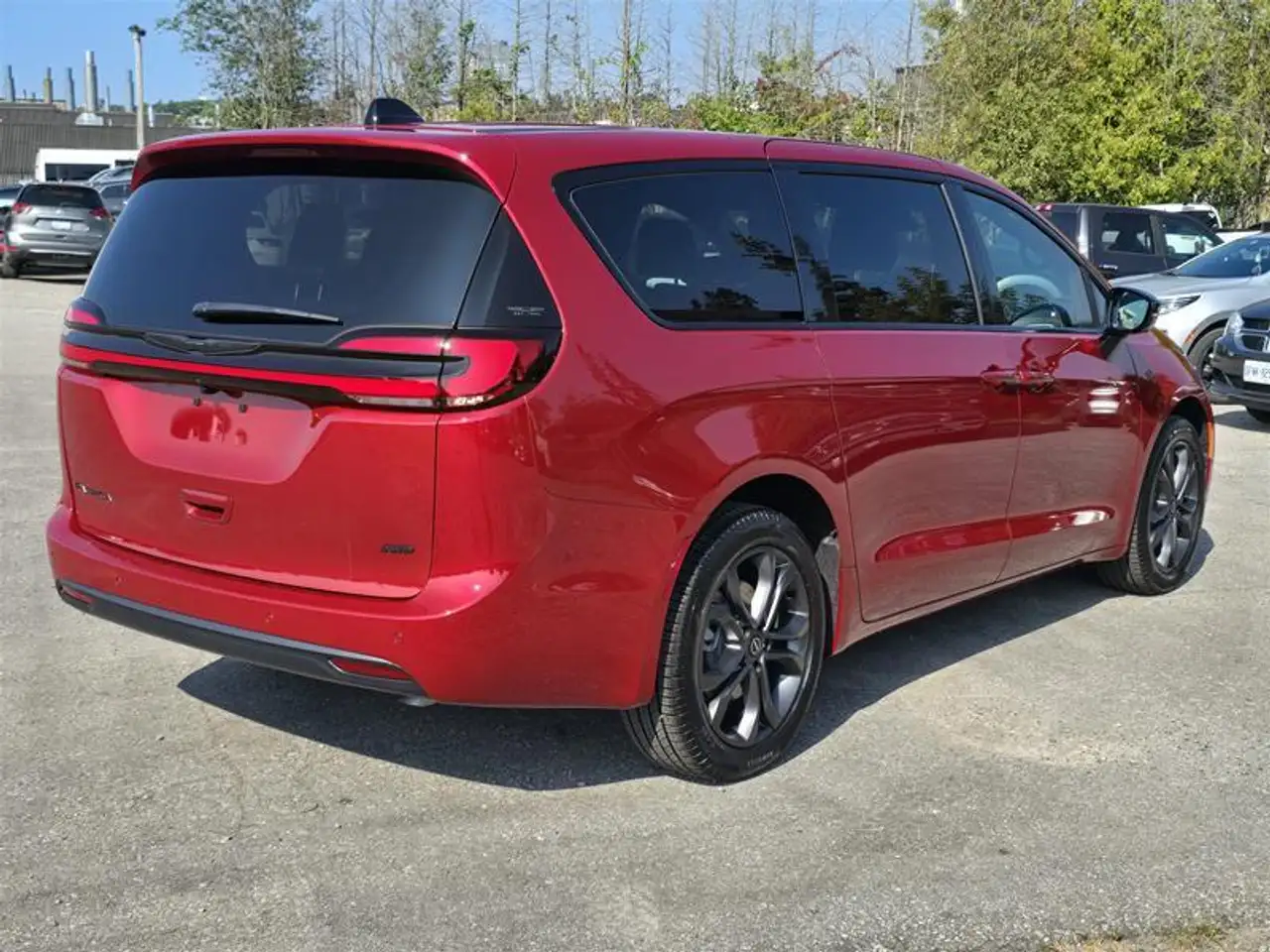Chrysler Pacifica photo Chrysler Pacifica