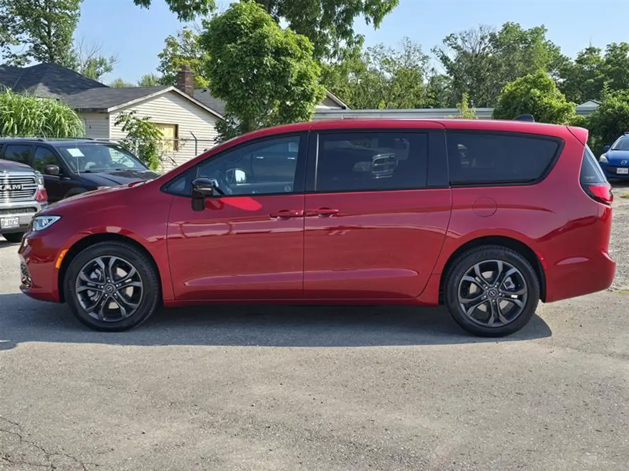 Chrysler Pacifica photo Chrysler Pacifica