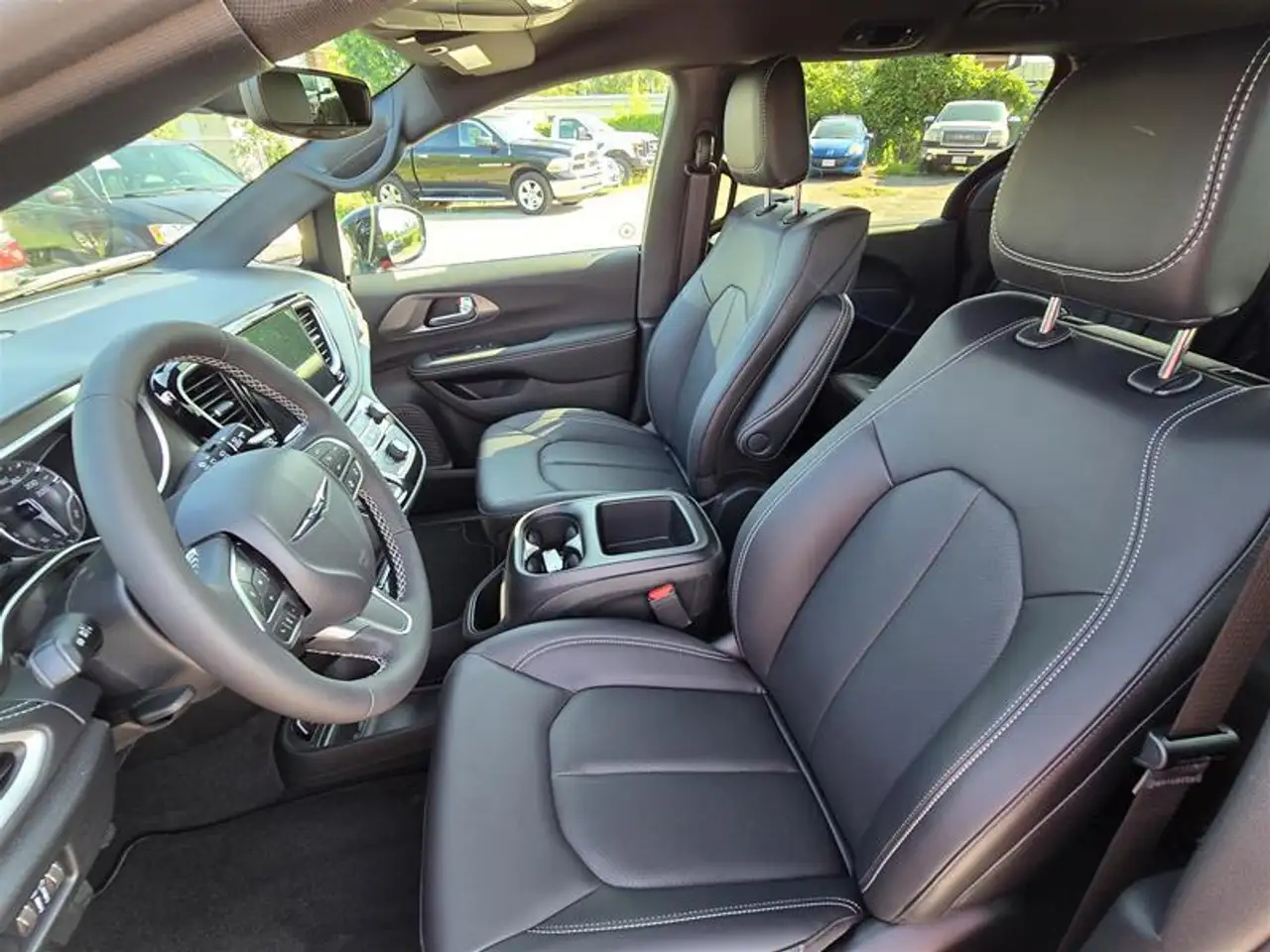 Chrysler Pacifica photo Chrysler Pacifica