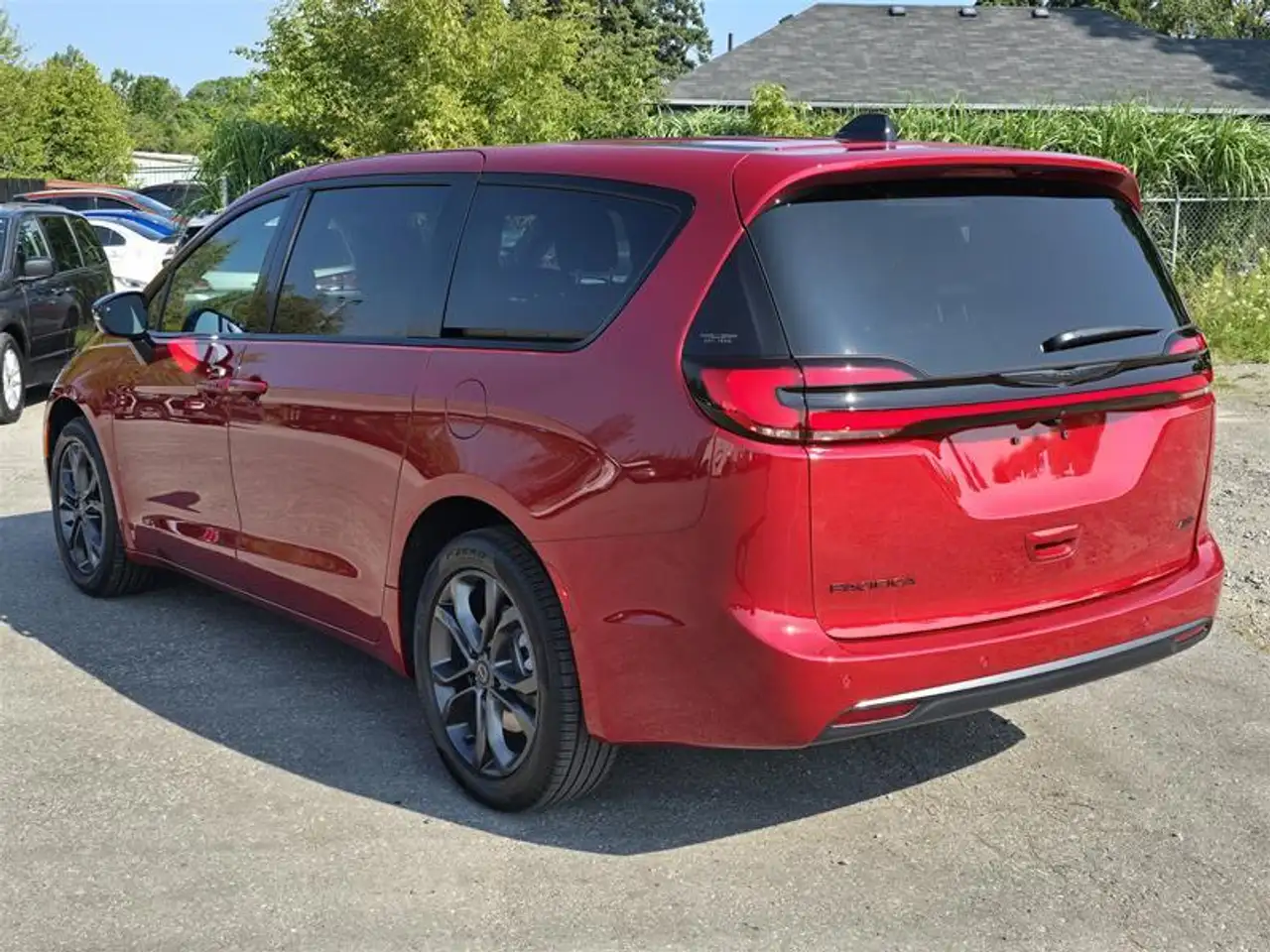 Chrysler Pacifica photo Chrysler Pacifica