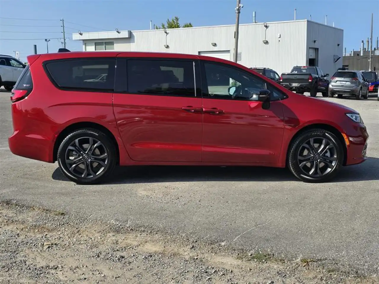Chrysler Pacifica photo Chrysler Pacifica