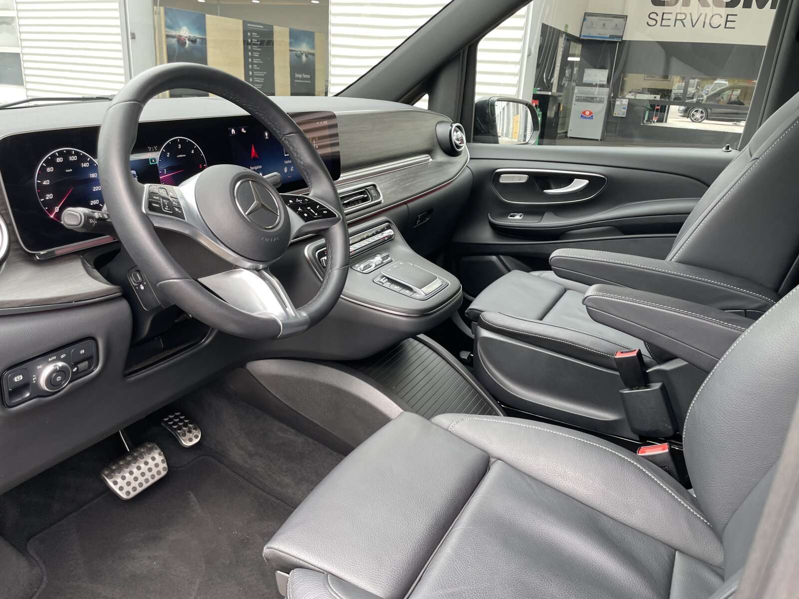 Mercedes-Benz V 220