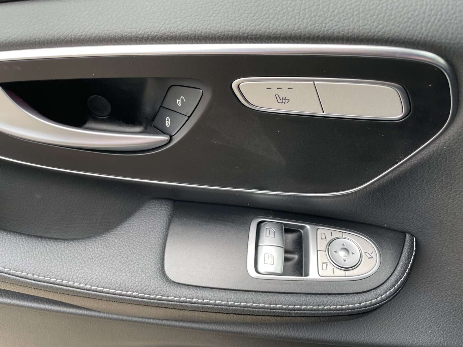 Mercedes-Benz V 220