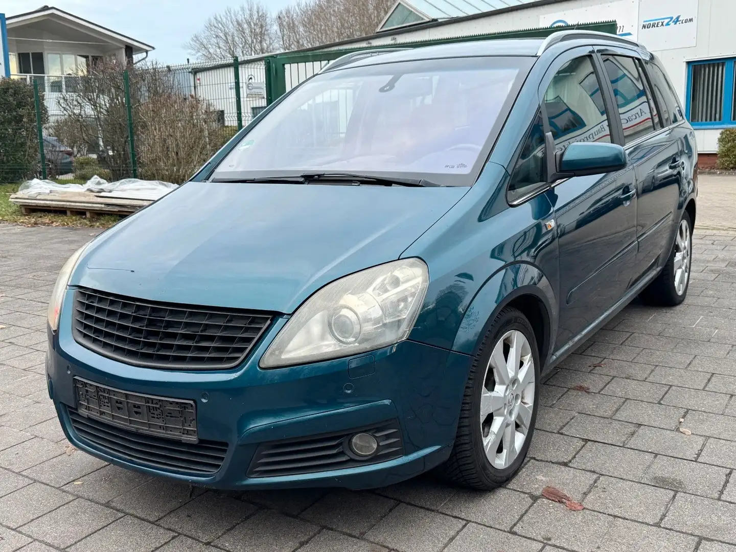 Opel Zafira 1.9 CDTI XENON NAVI AHK SHZ 7 SITZER  PDC Grün - 1