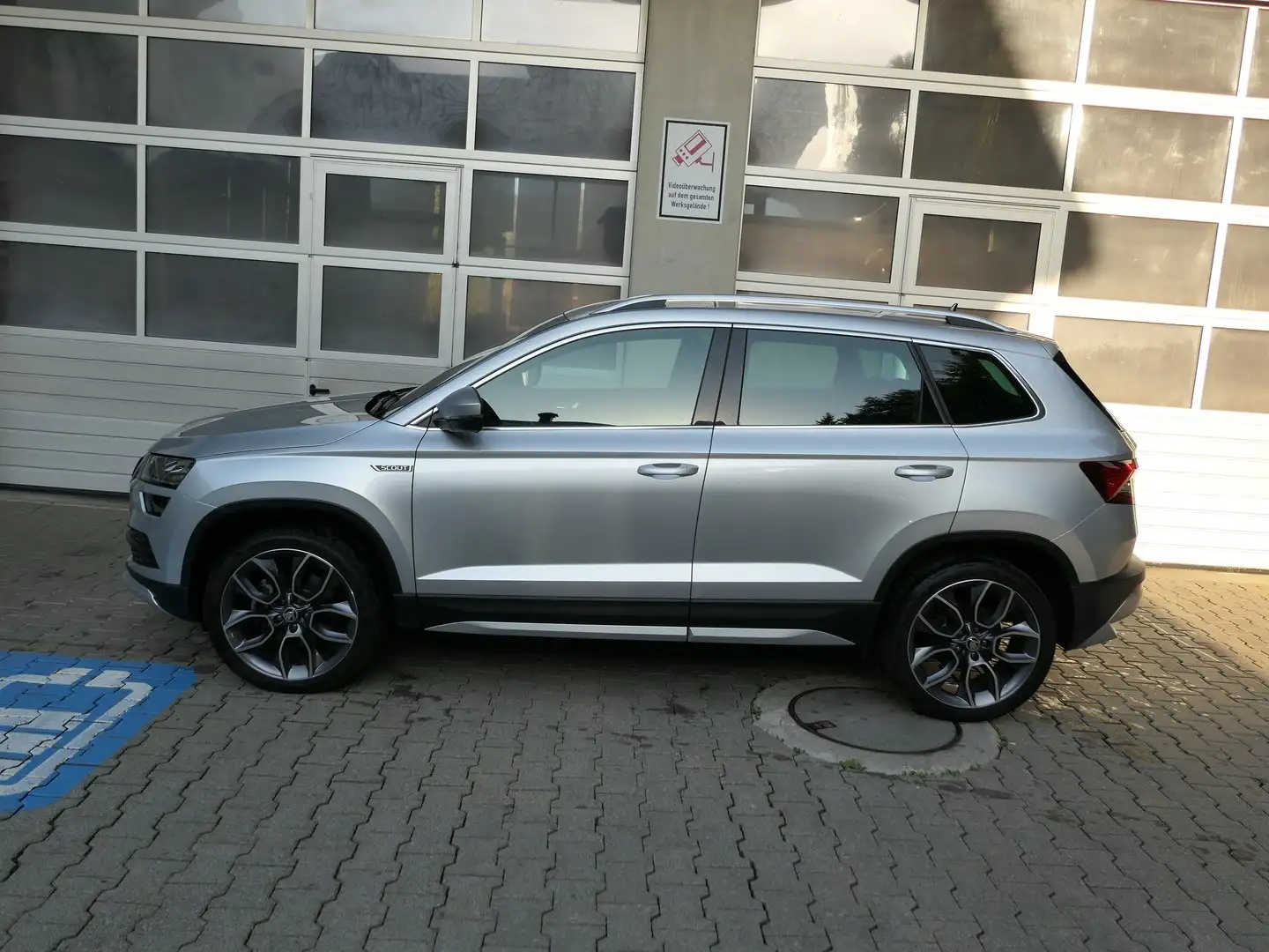 Skoda Karoq 4x4 SCOUT TDI DSG Silber - 2