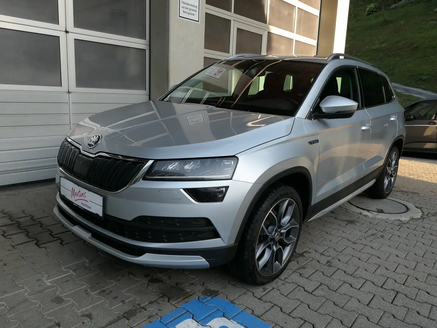 Skoda Karoq 4x4 SCOUT TDI DSG Silber - 1