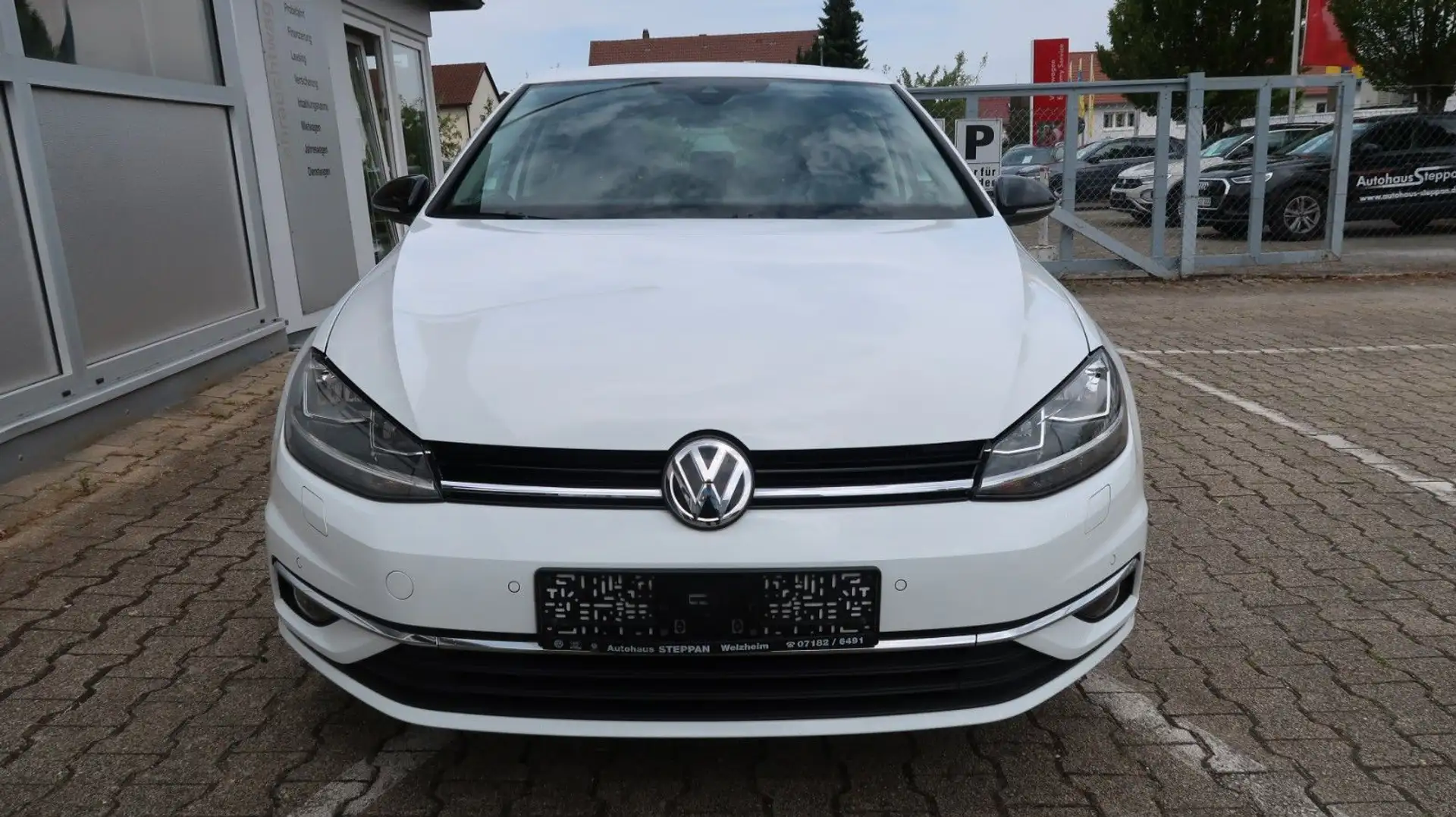 Volkswagen Golf VII 2,0 TDI IQ.DRIVE + VW-Garantie + Navi Weiß - 2