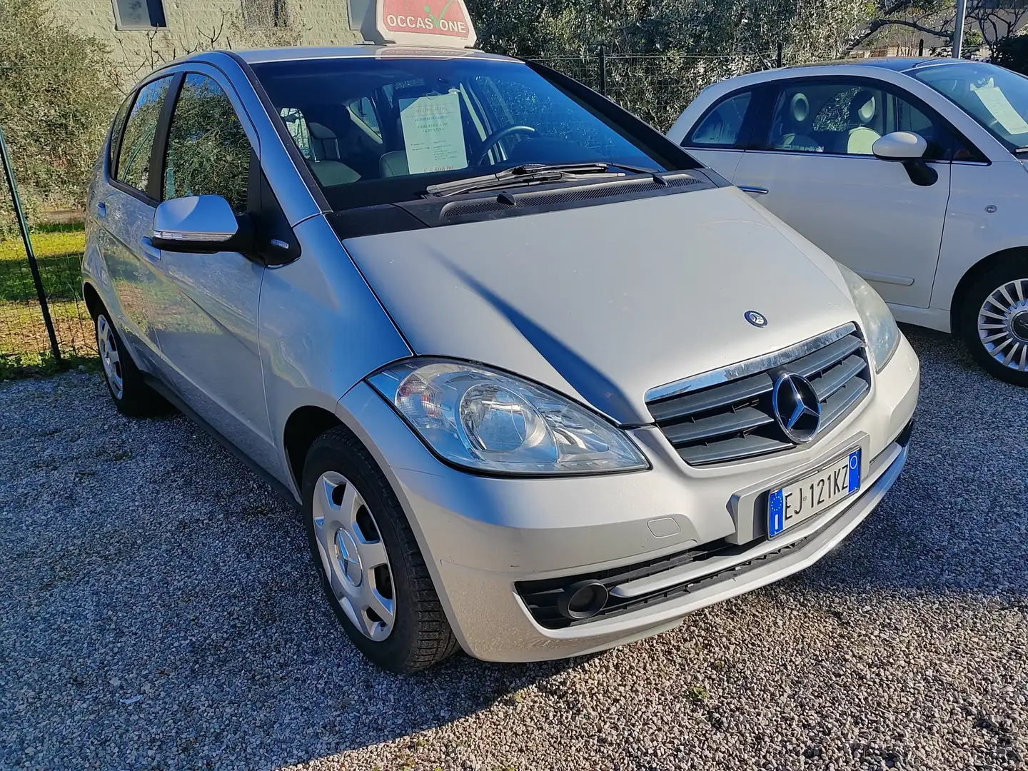 Mercedes-Benz A 180 BE STYLE Plateado - 2