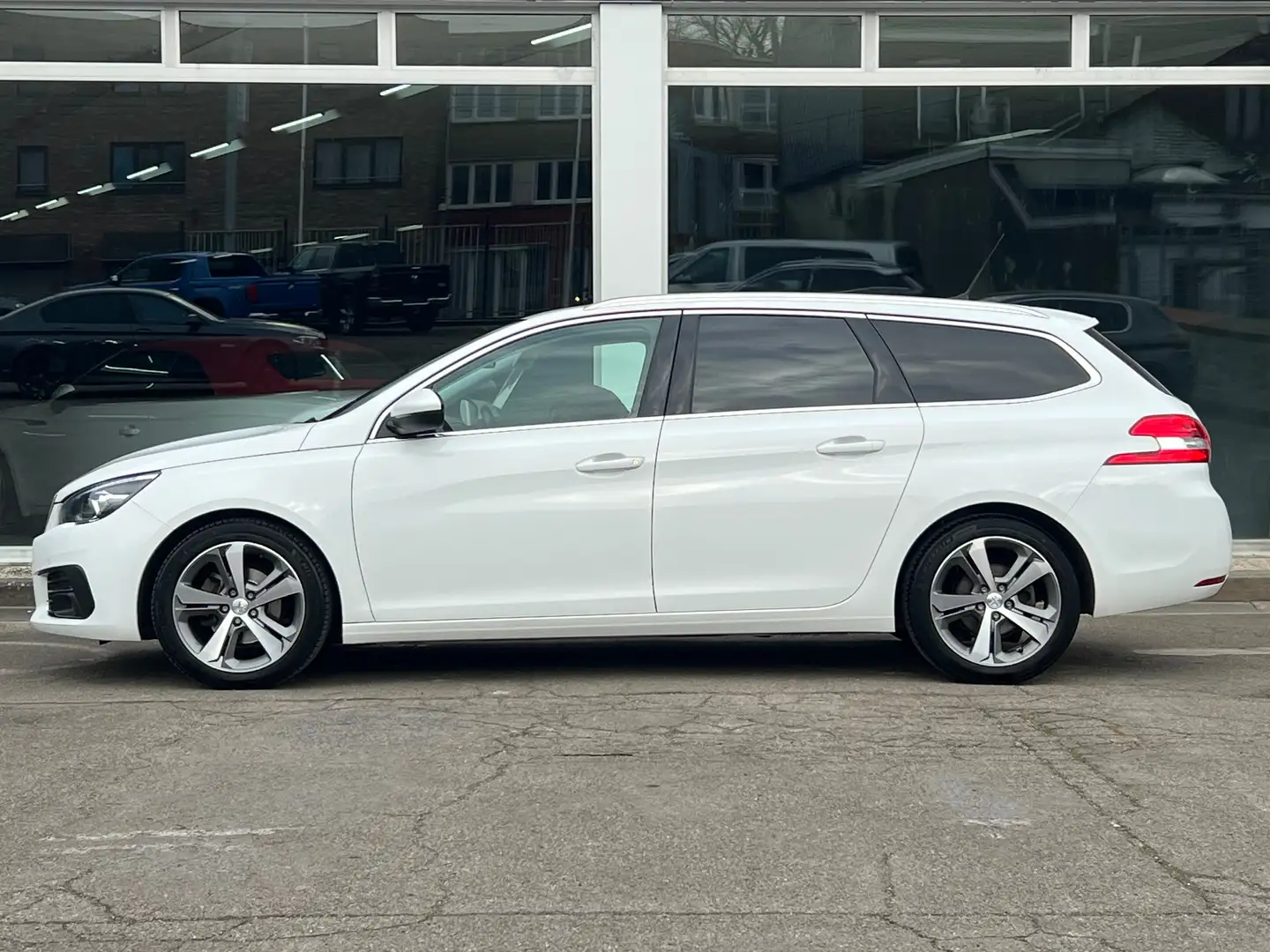 Peugeot 308 SW 1.2 PureTech Allure NAVI CAMERA LED Bianco - 2