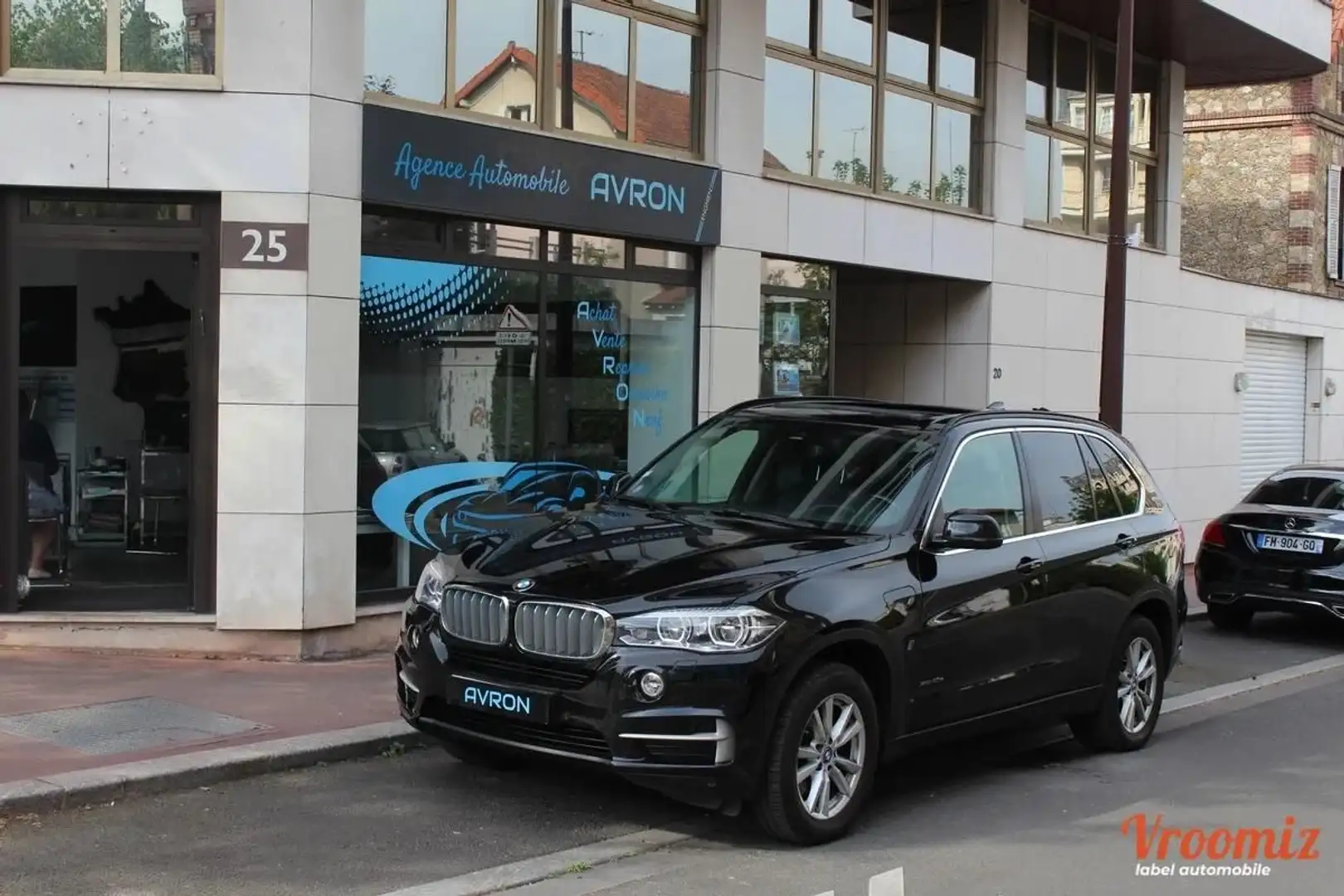 BMW X5 (F15) XDRIVE40E 313 LOUNGE PLUS BVA8 Toit ouvrant Entretien complet 1er main Noir - 1