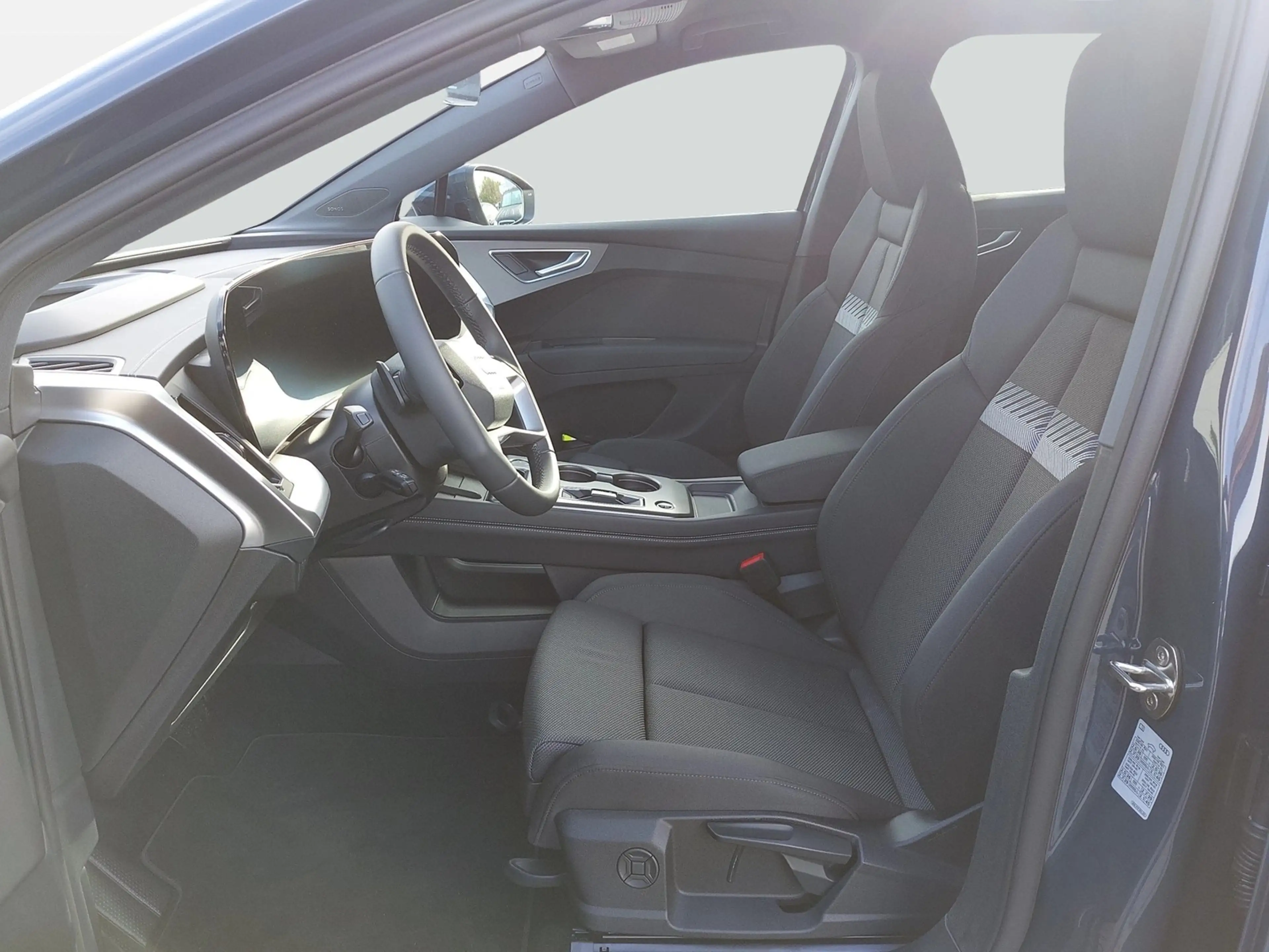 Audi Q4 e-tron performance 210 kW AHK Shzg StHz — photo 8