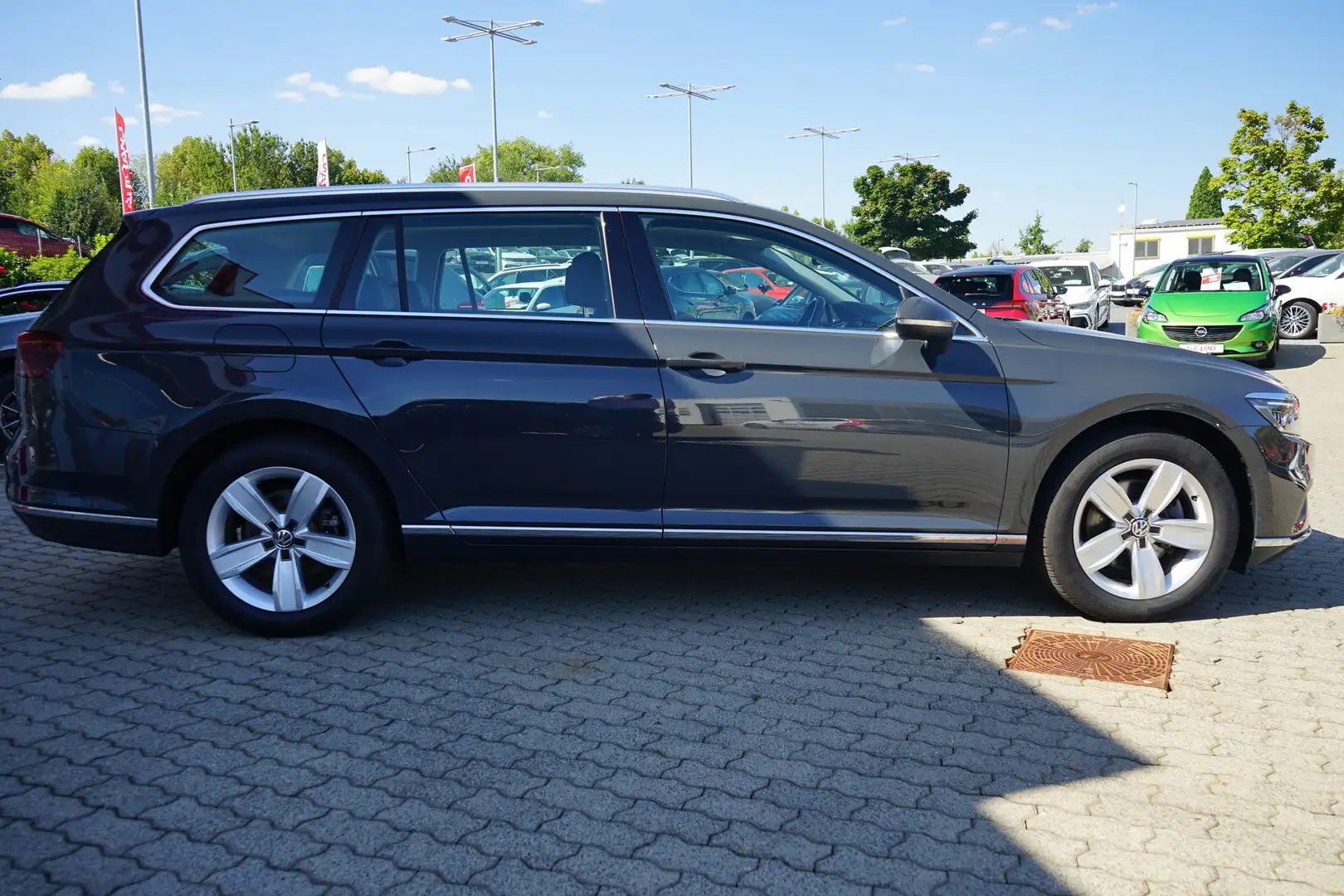 Volkswagen Passat Variant 2.0 TDI DSG Elegance LED Navi ACC Grau - 2
