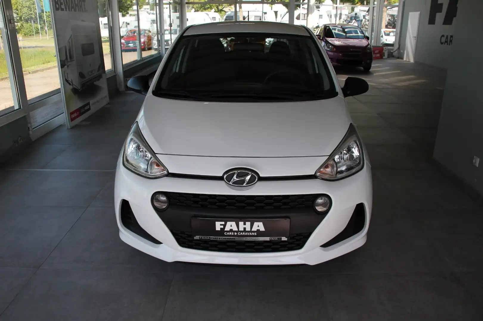 Hyundai i10 1.0 Classic Blanc - 2