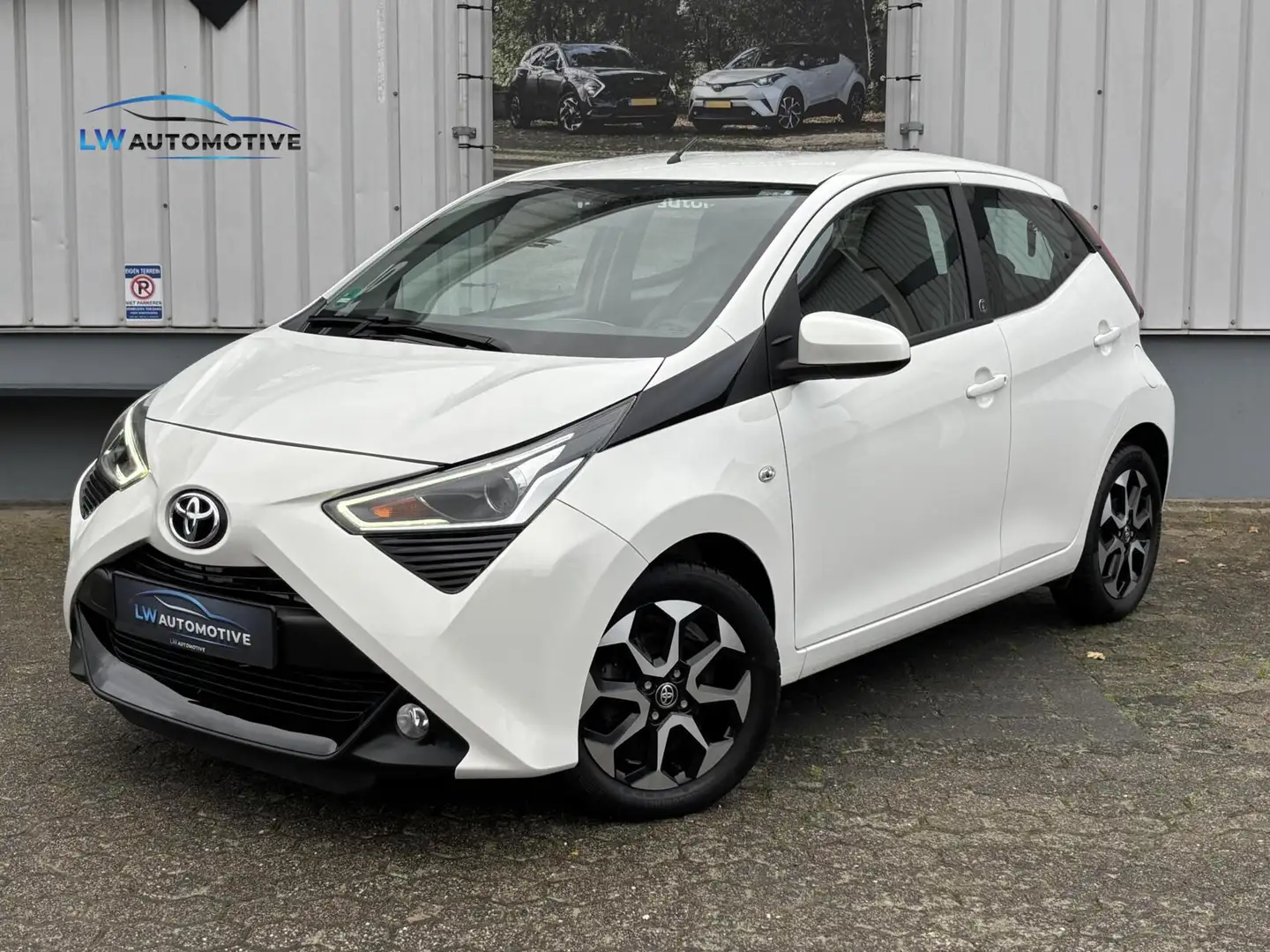 Toyota Aygo 1.0 VVT-i x-play | 15'' velgen | Camera | Carplay Wit - 1