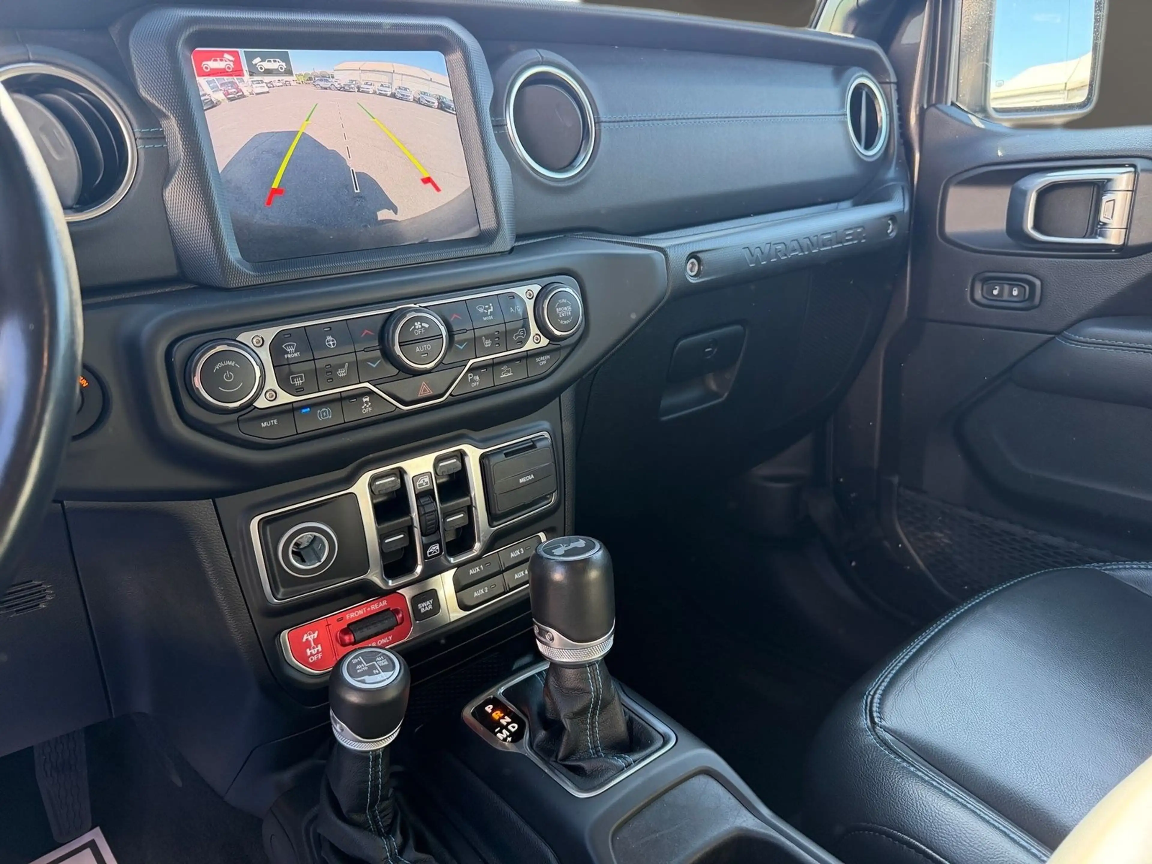 Jeep Wrangler Plug-In Hybrid Rubicon Unlimited 4xe — photo 11