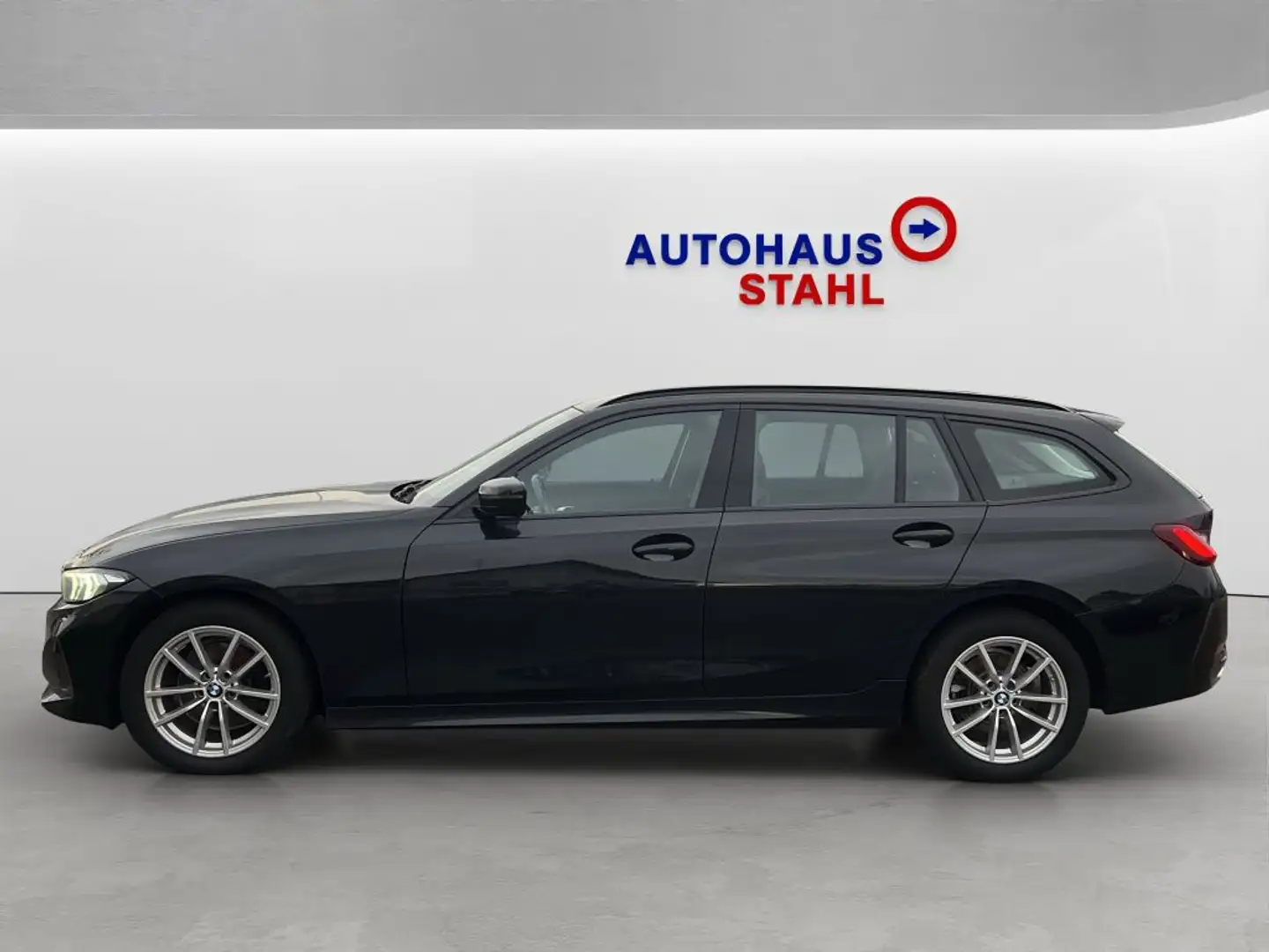 BMW 320 320d Touring xDrive Aut. Schwarz - 2
