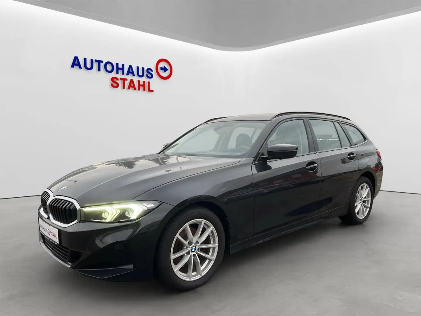 BMW 320 320d Touring xDrive Aut. Schwarz - 1