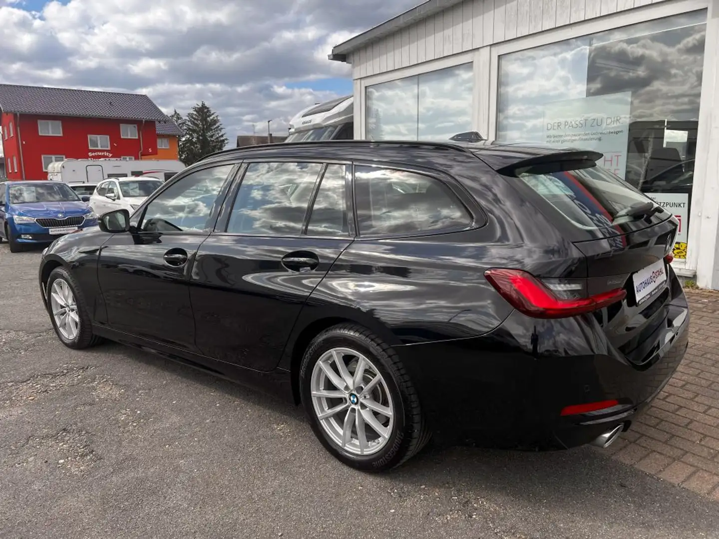 BMW 320 320d Touring xDrive Aut. Schwarz - 2