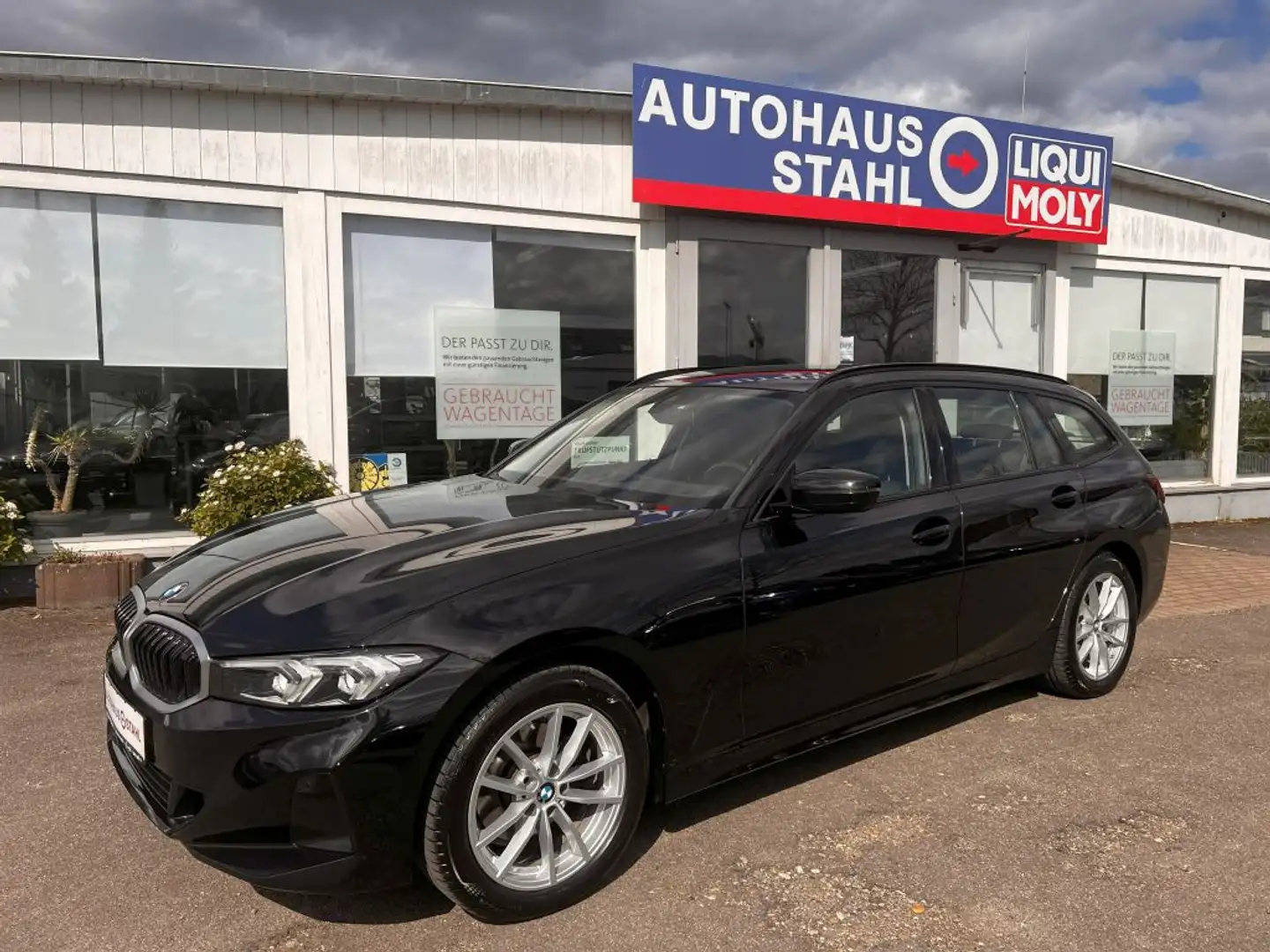 BMW 320 320d Touring xDrive Aut. Schwarz - 1