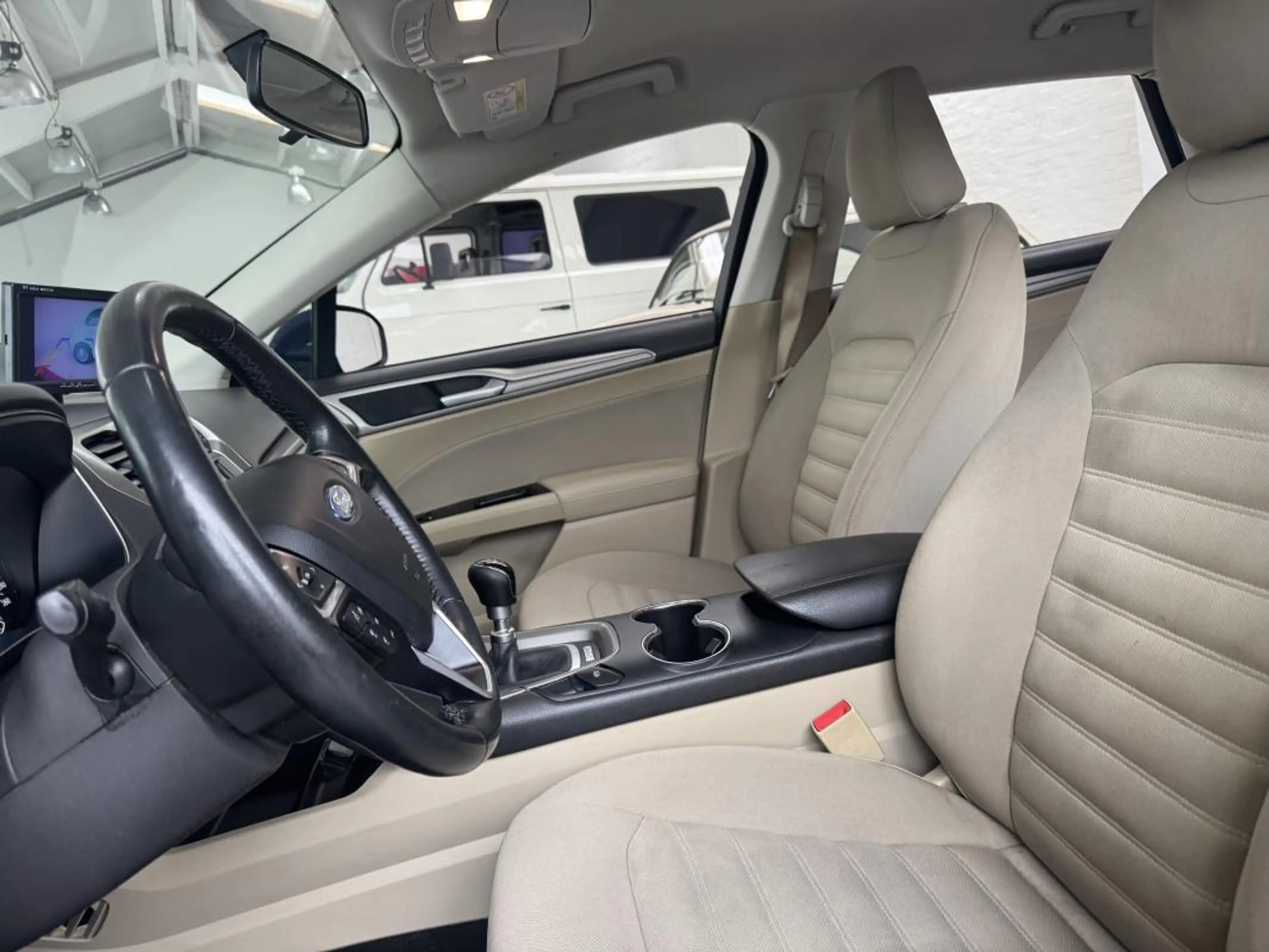 Ford Mondeo SW 1.5TDCI 120CH GAR 12M — photo 9