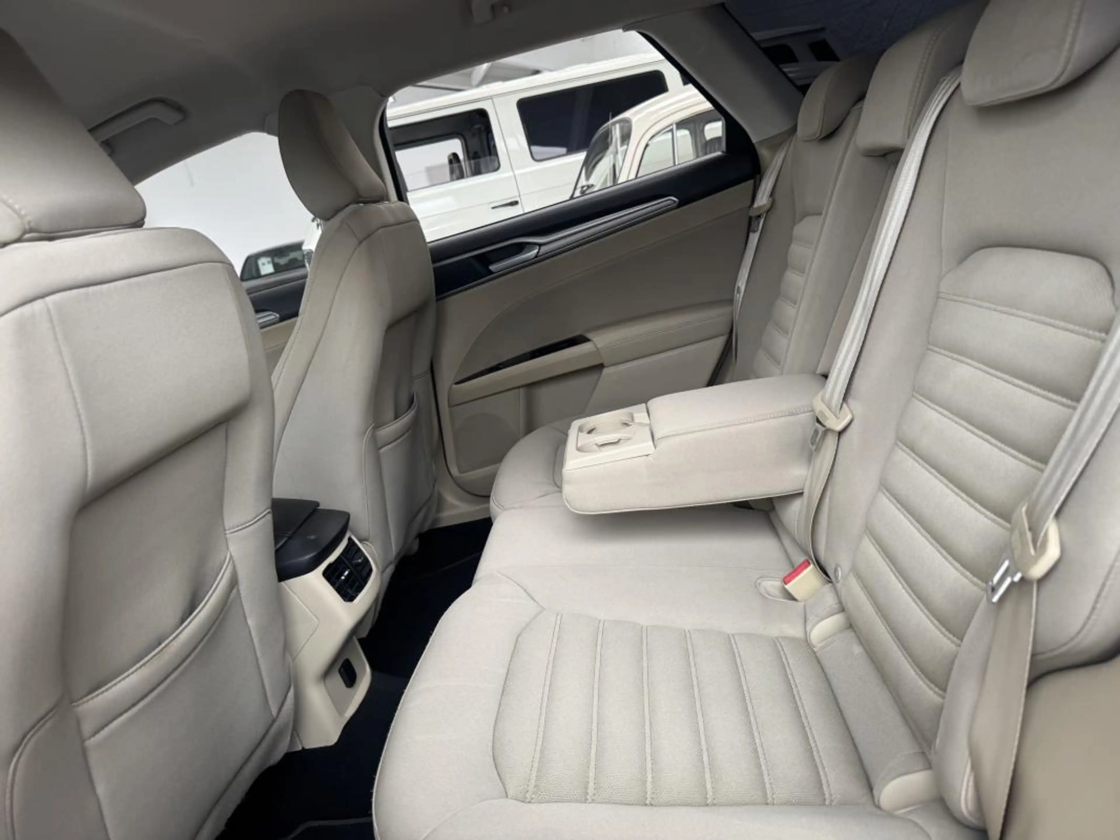 Ford Mondeo SW 1.5TDCI 120CH GAR 12M — photo 10