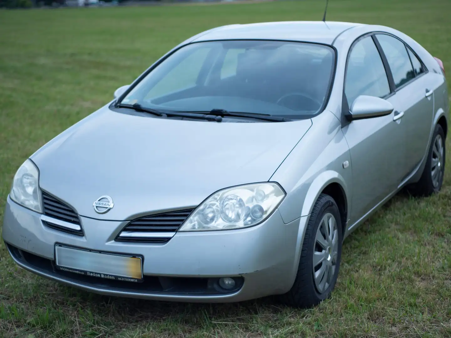 Nissan Primera Primera 1.8 visia Silber - 1