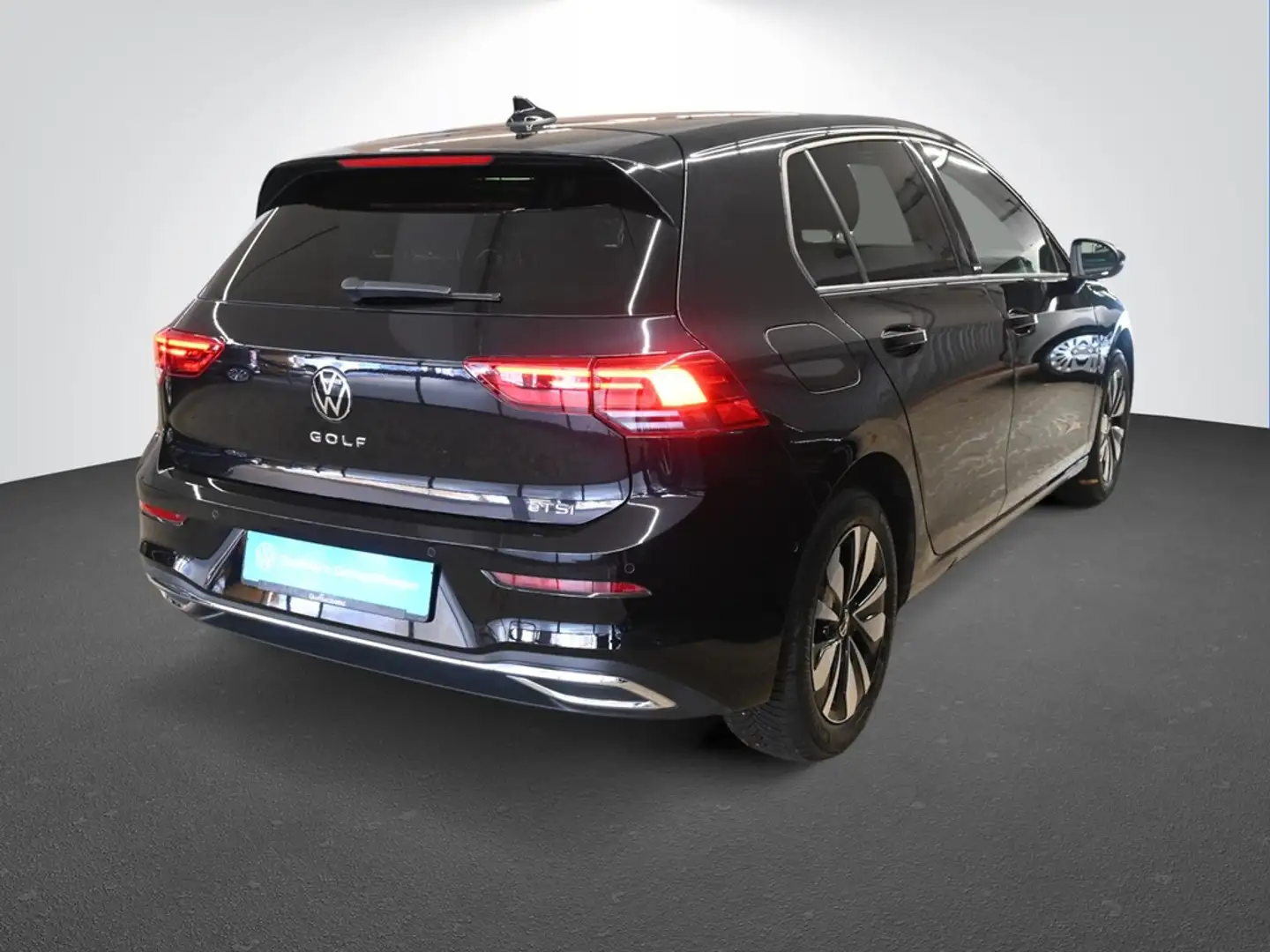 Volkswagen Golf VIII Lim 1.5 eTSI Automatik Move IQ Drive PDC LED Schwarz - 2