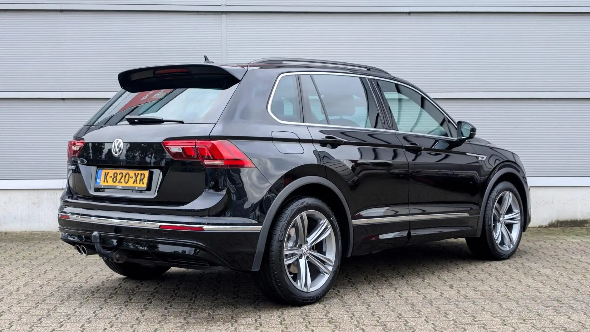 Volkswagen Tiguan 1.5 TSI 150pk DSG R-Line Business+ | Trekhaak | Pa Zwart - 2