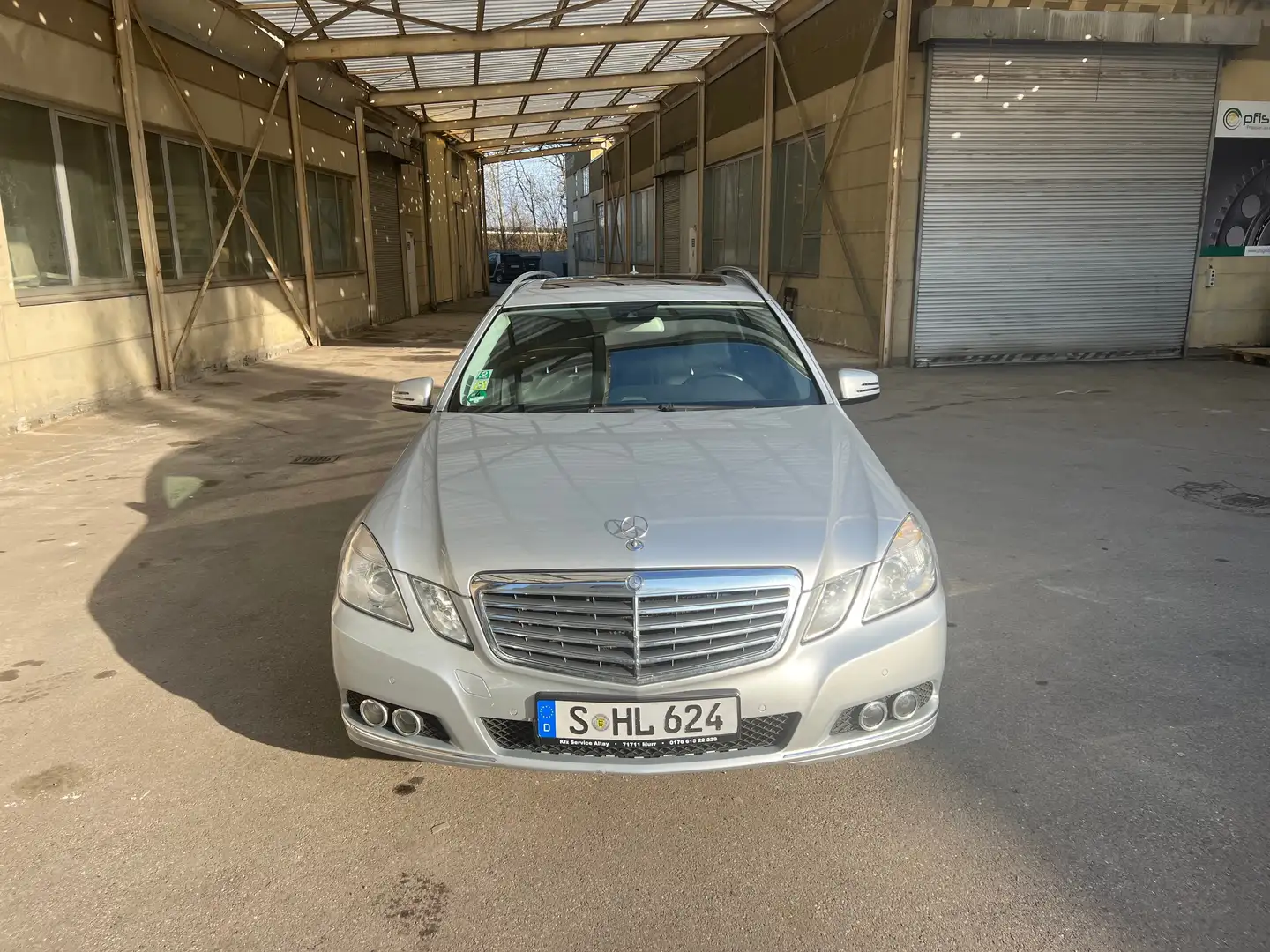 Mercedes-Benz E 220 E 220 T CDI DPF BlueEFFICIENCY 7G-TRONIC Elegance Silber - 2