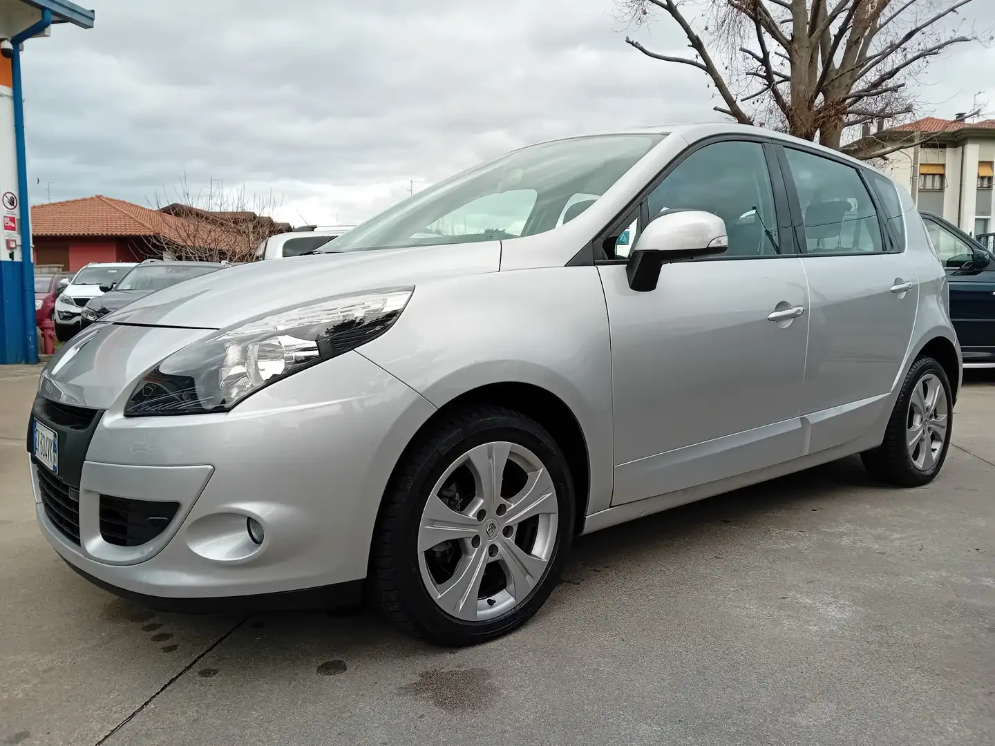 Renault Scenic X-Mod 1.5 dci Dynamique 110cv edc Grau - 2