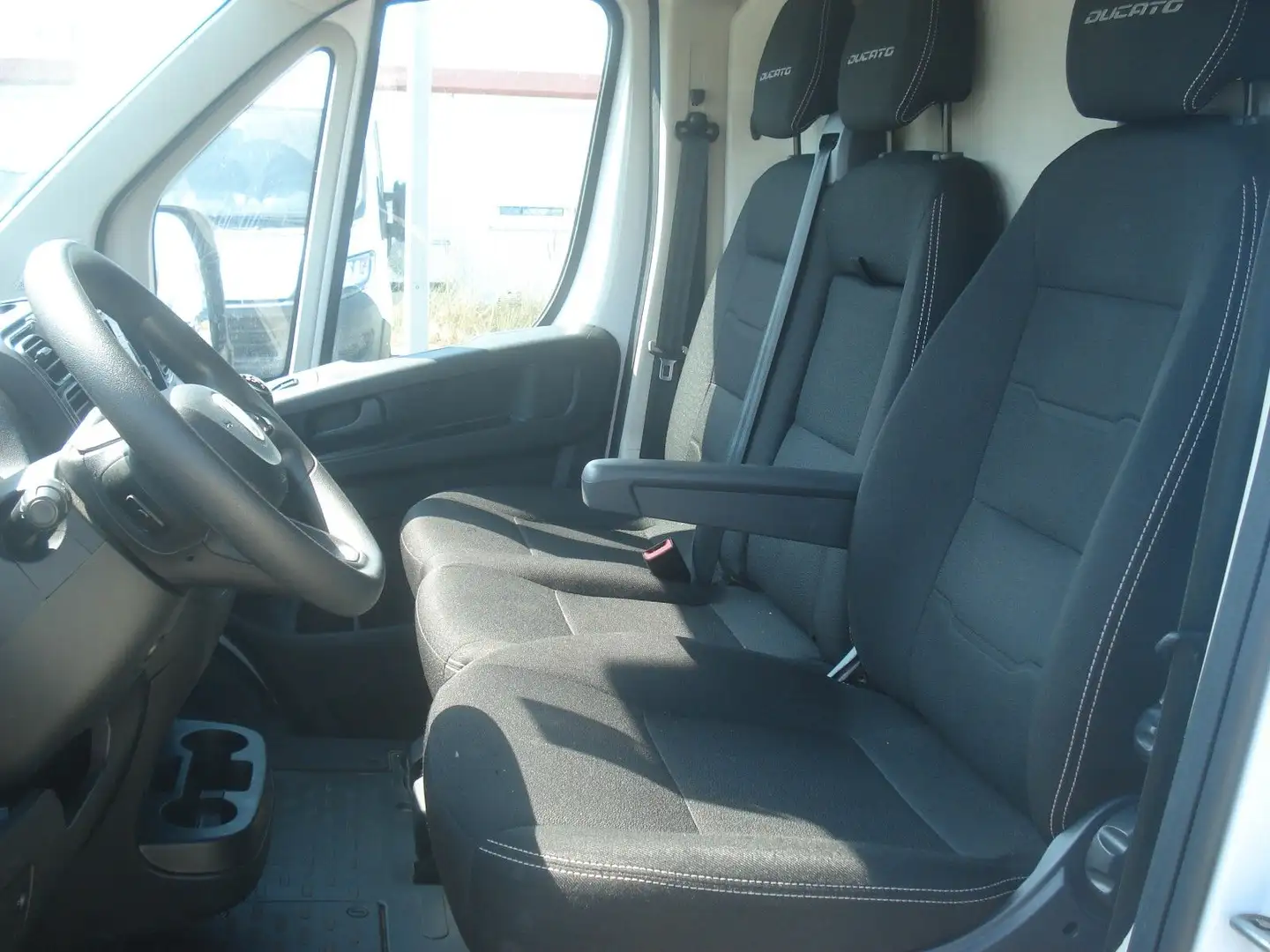 Fiat Ducato Hochr.-Kasten 33 120 L2H2 39990Km Klima Weiß - 2