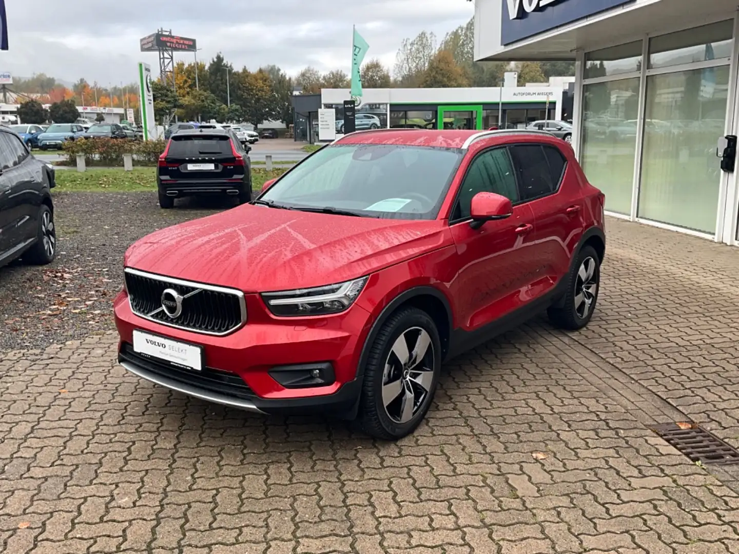 Volvo XC40 T3 Momentum Pro 2WD Rot - 1