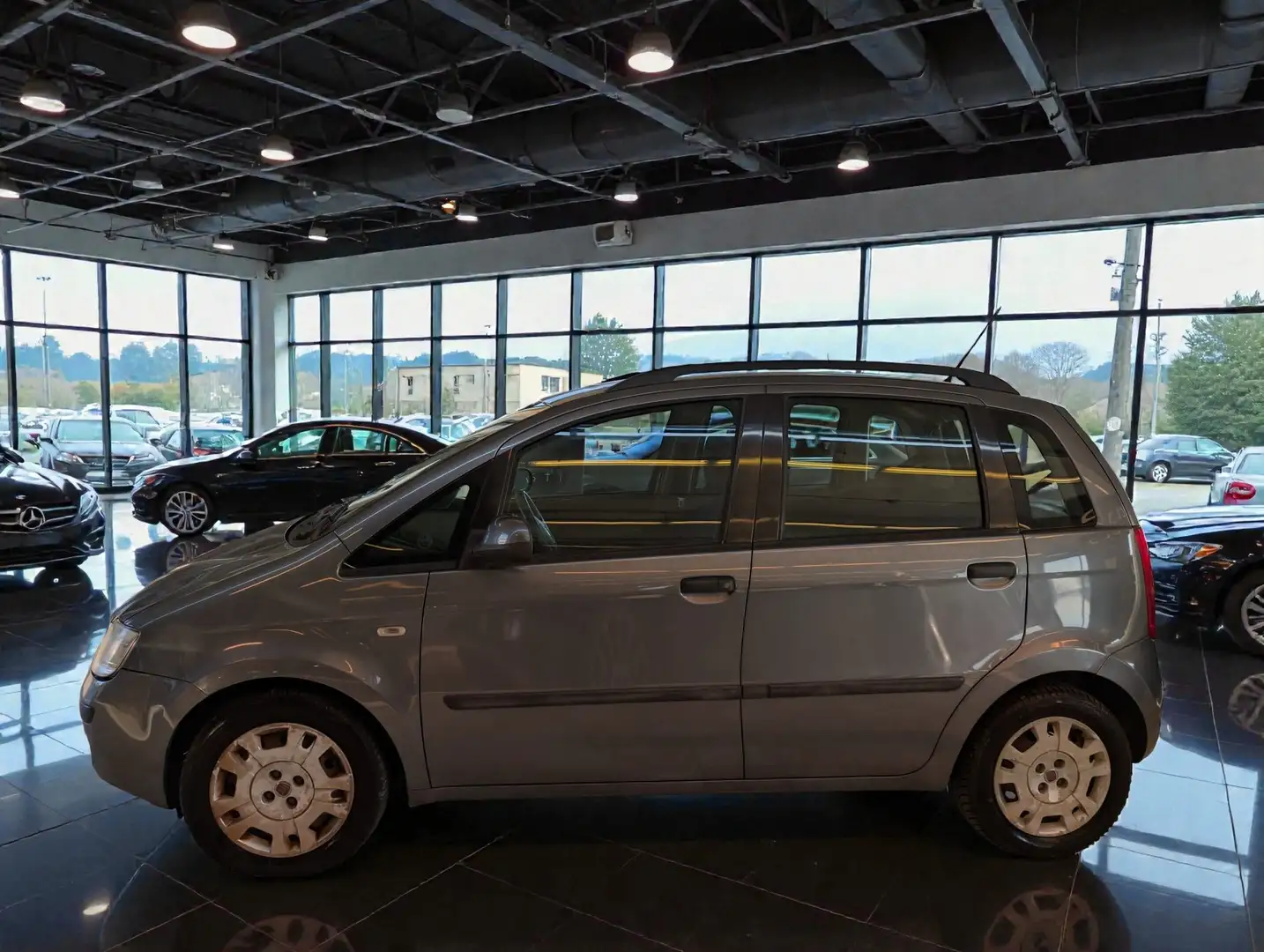 Fiat Idea 1.3 mjt 16v Dynamic Grau - 2