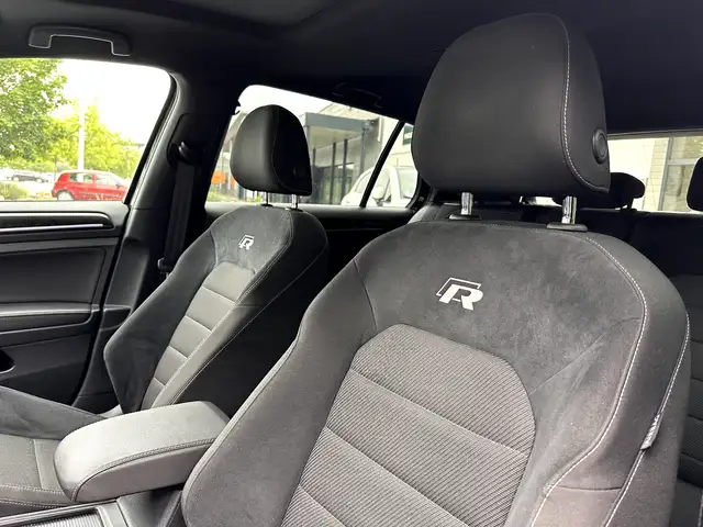 Volkswagen Golf view 11